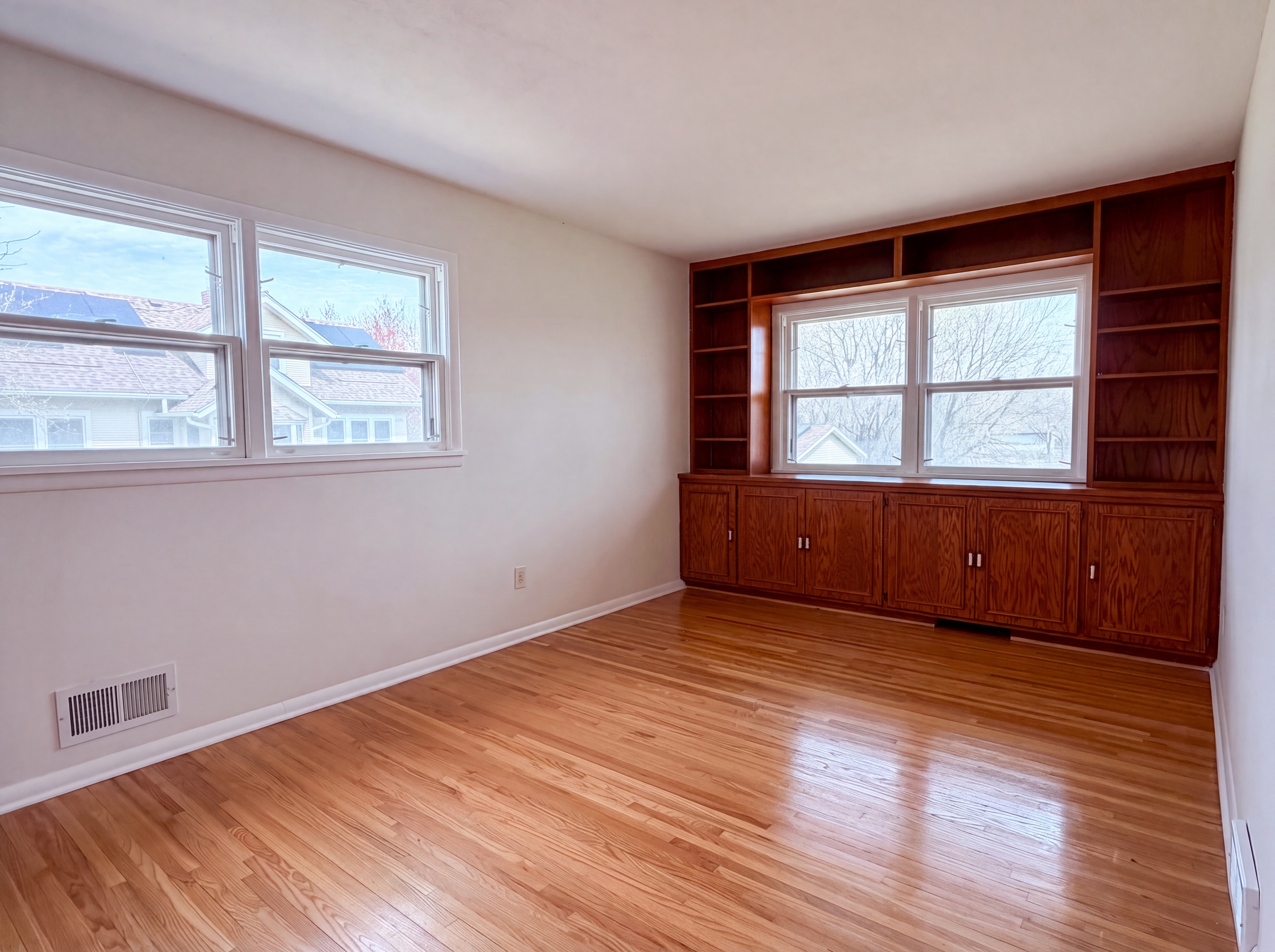 Photo 8 of 19 of 509 8th St, Farmington, MN
