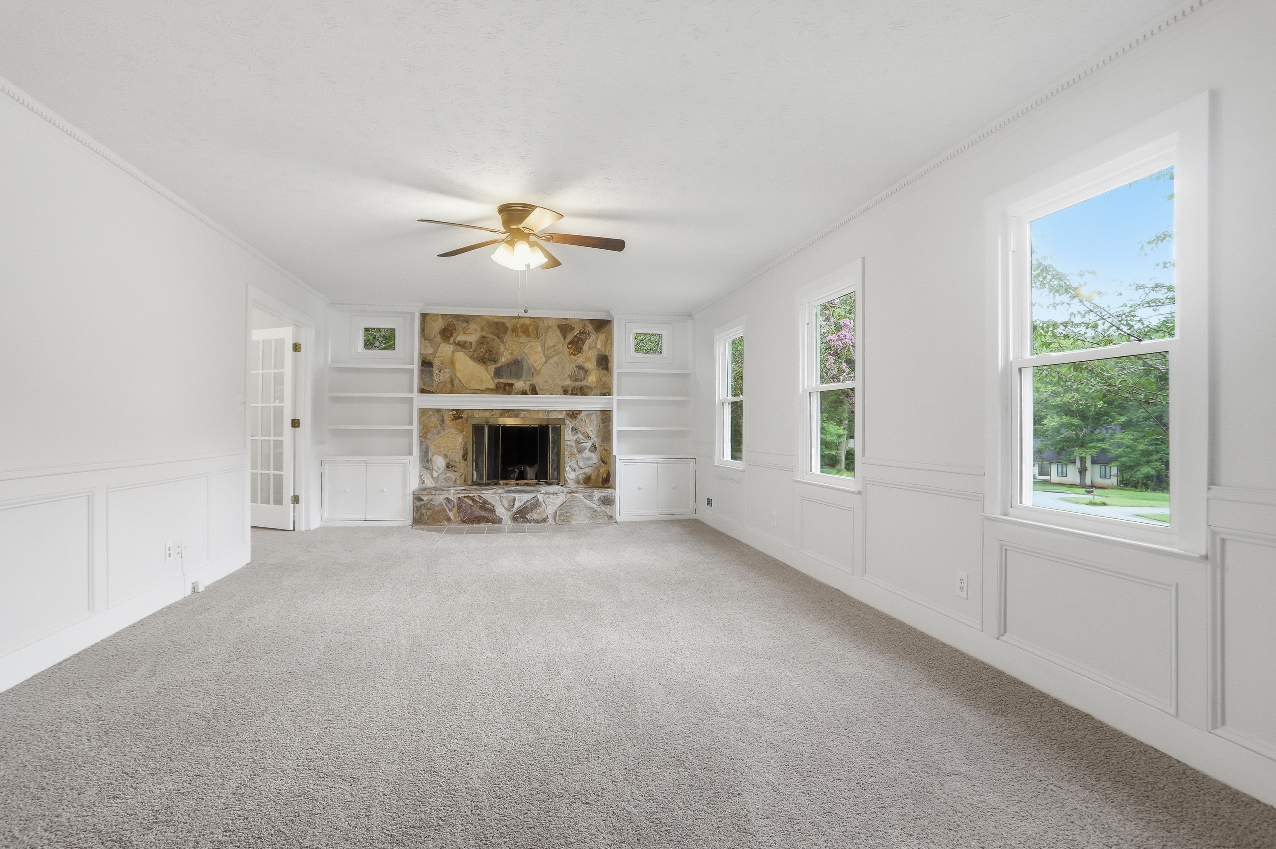 Photo 3 of 58 of 3839 Cotswold Dr , Lilburn, GA