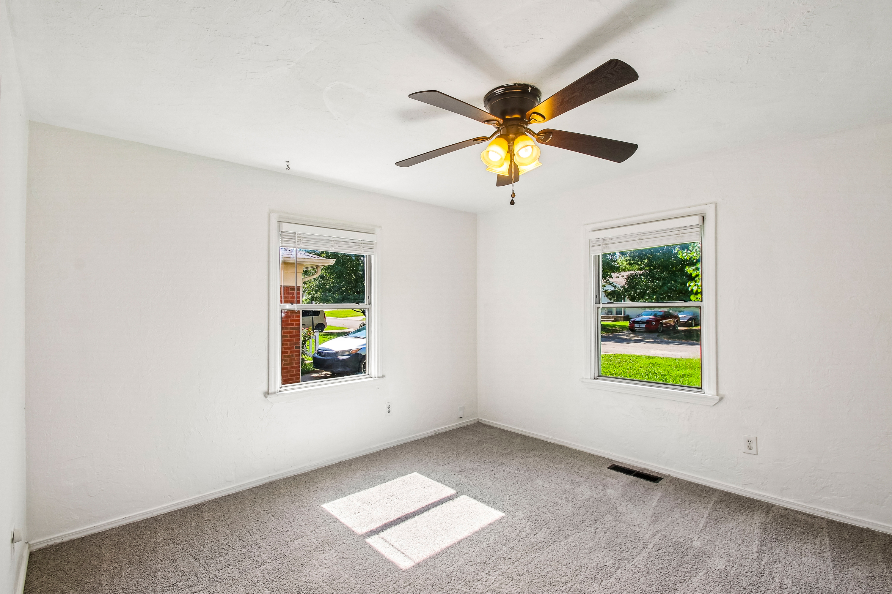 Photo 5 of 24 of 7211 NW 45th St, Bethany, OK