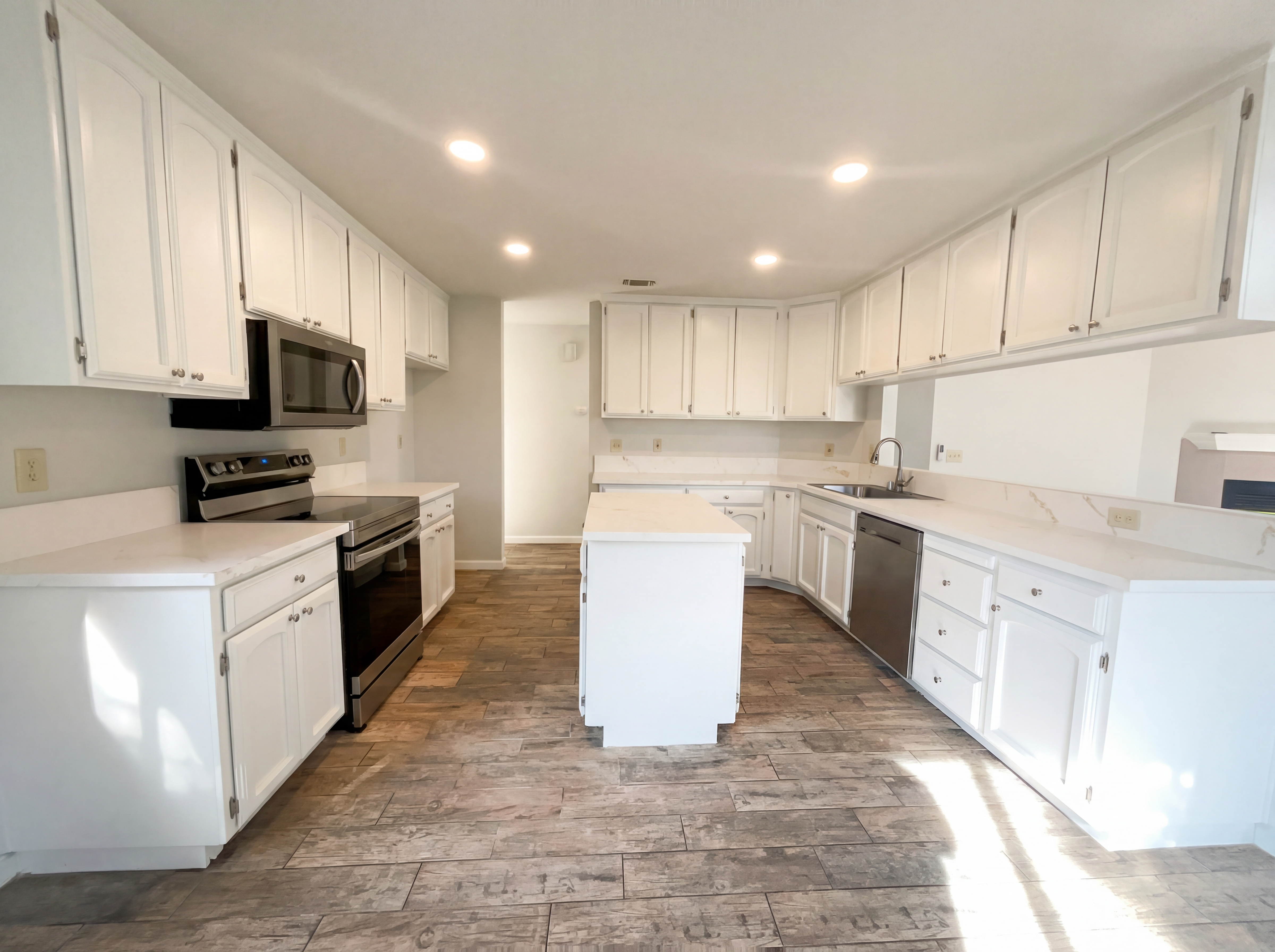 Photo 2 of 28 of 4744 Ponderay Ln, Sacramento, CA