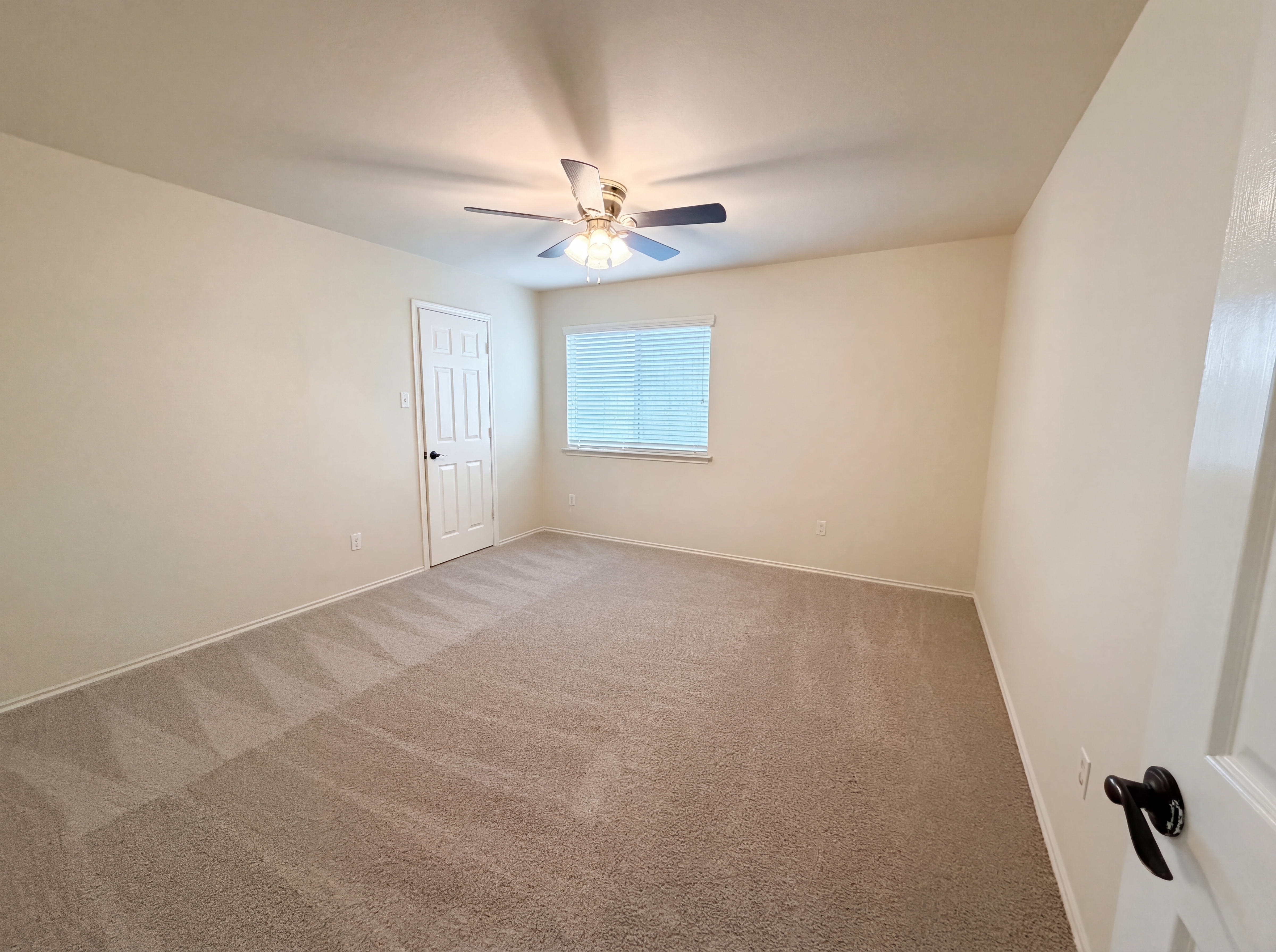 Photo 4 of 24 of 6206 Suellen Ln, Killeen, TX