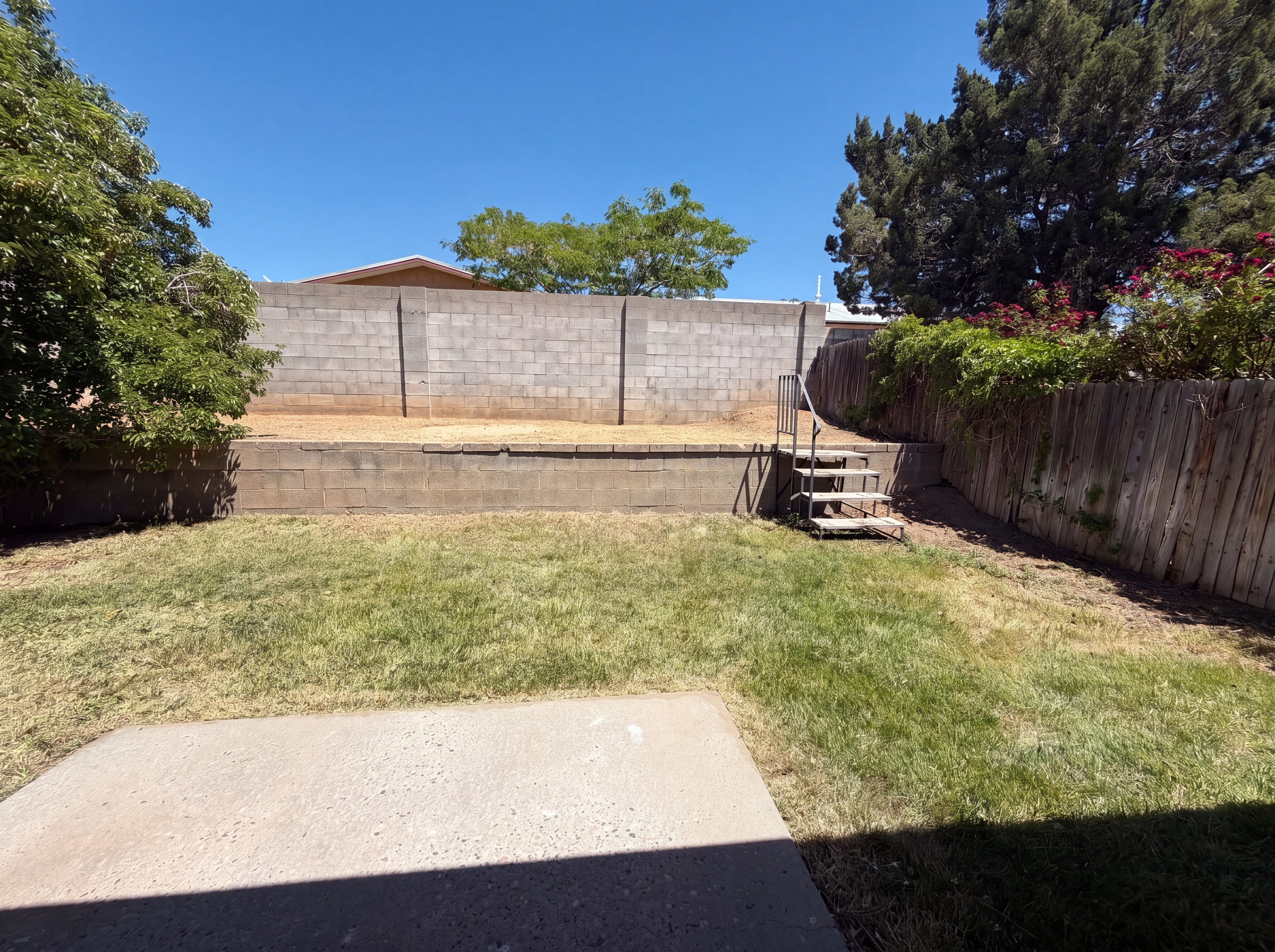 Photo 7 of 21 of 816 Omaha St NE, Albuquerque, NM