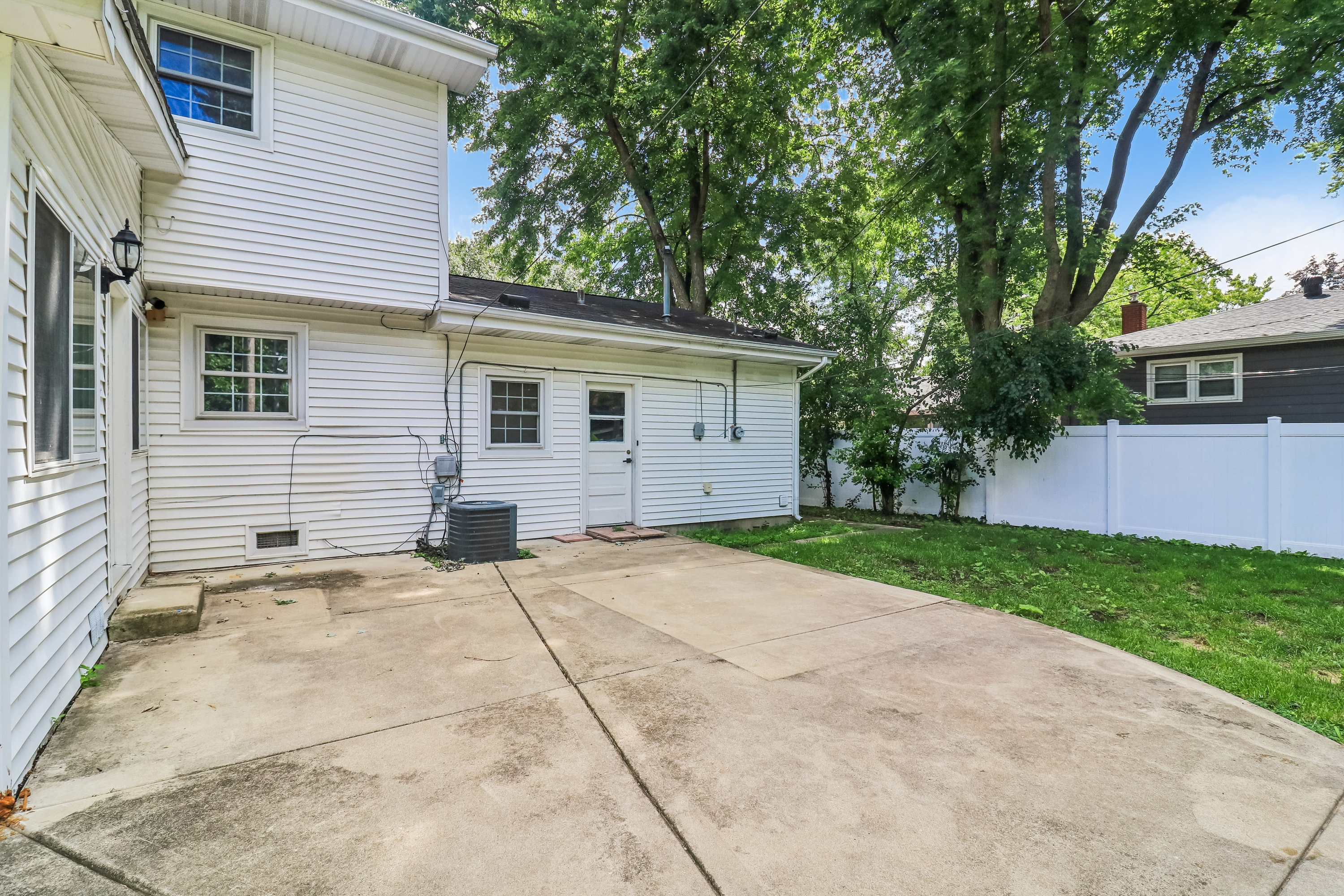 Photo 44 of 46 of 1053 Laurel Ln, Naperville, IL