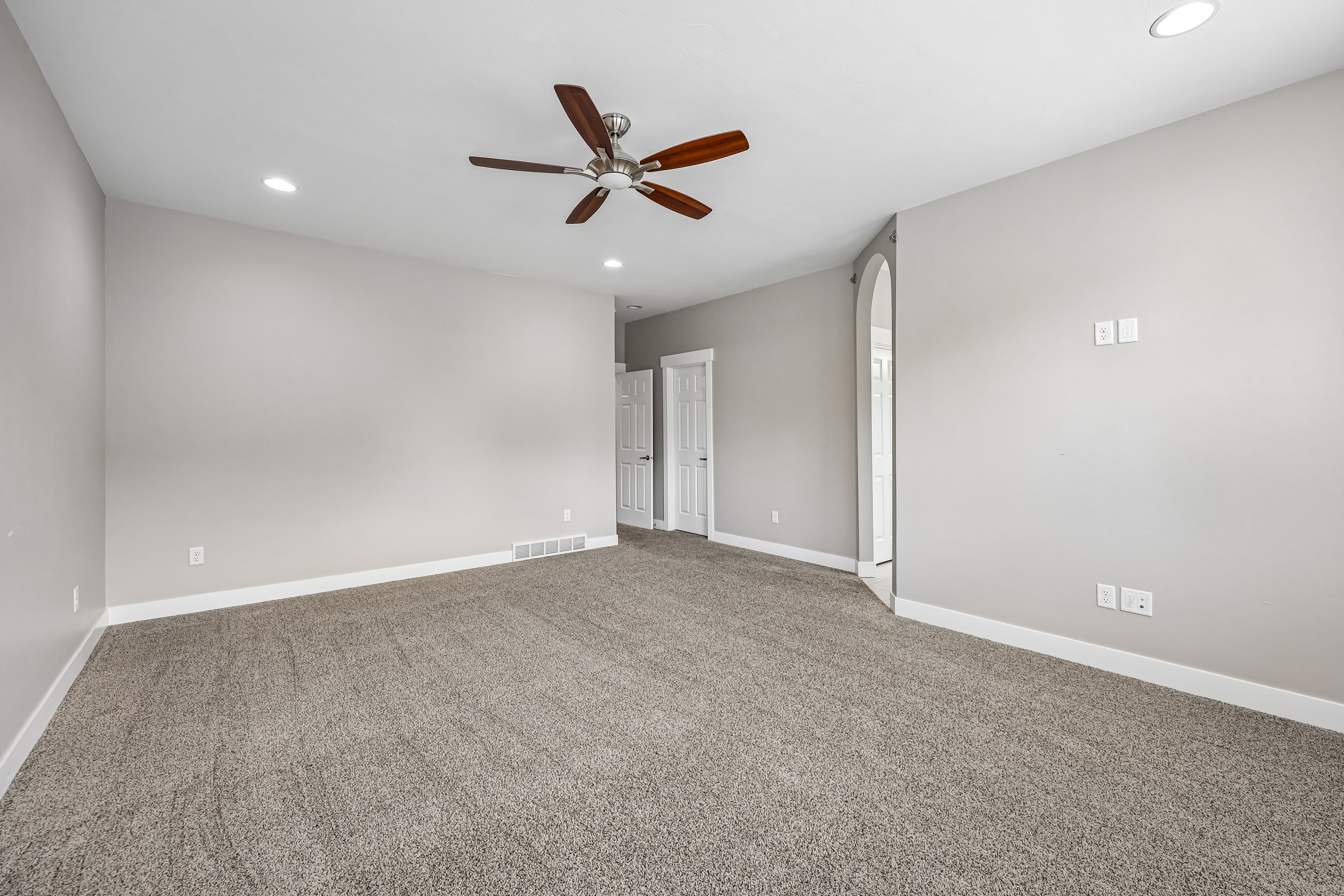 Photo 21 of 41 of 11512 S 4135 W, South Jordan, UT