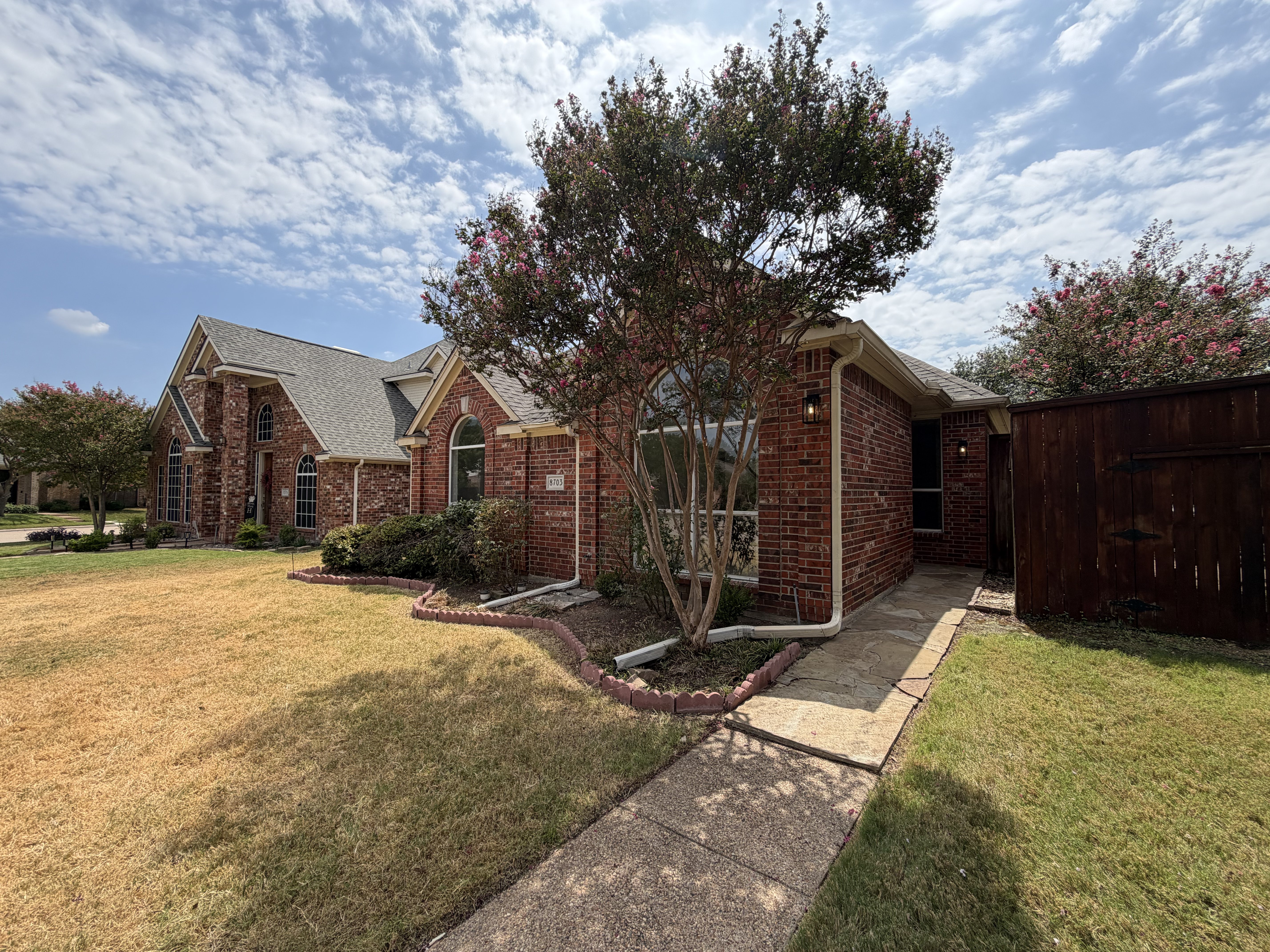 Photo 23 of 26 of 8703 Stonecrest Dr, Irving, TX
