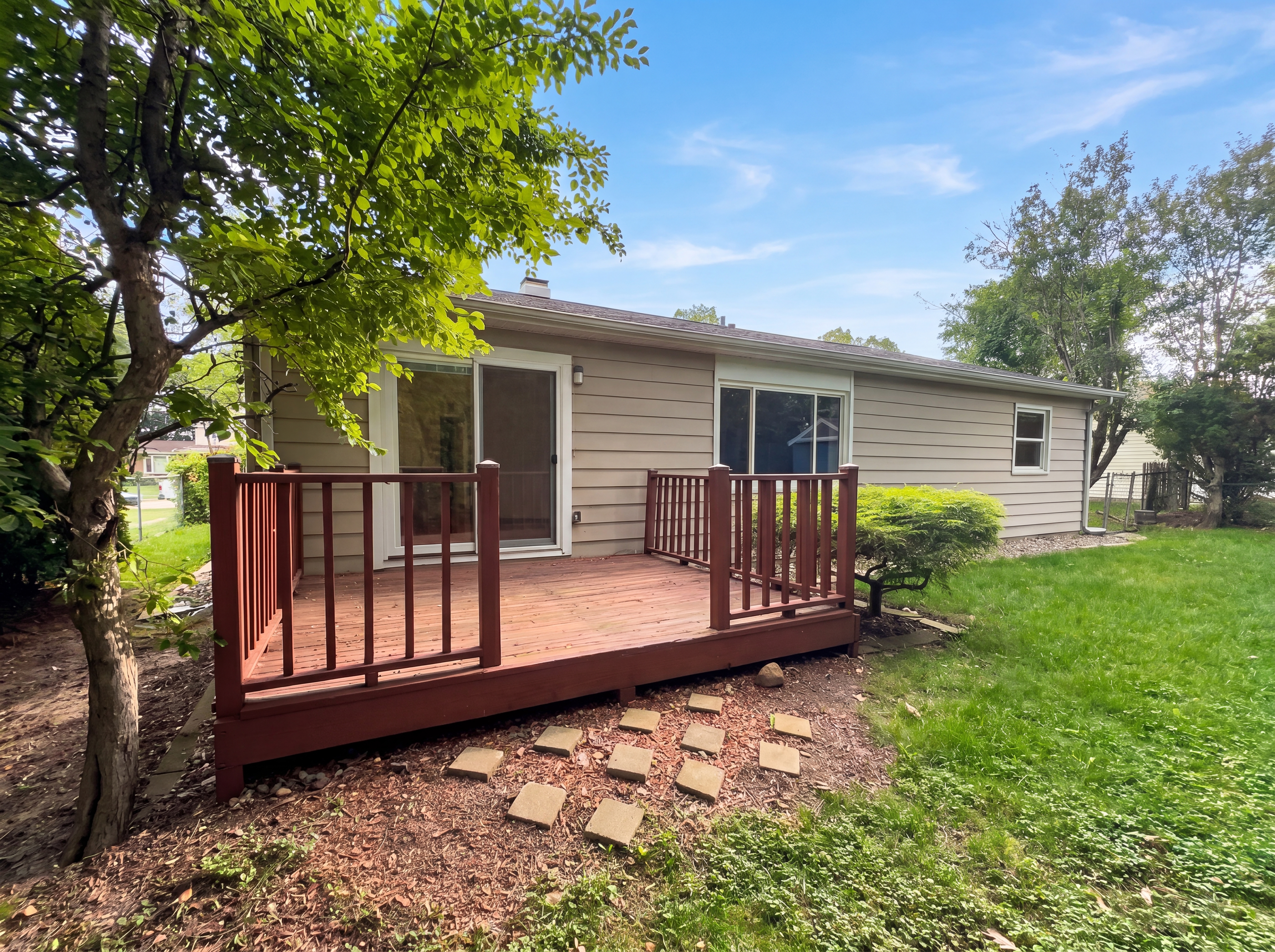 Photo 5 of 22 of 1901 Summit Dr, Urbana, IL