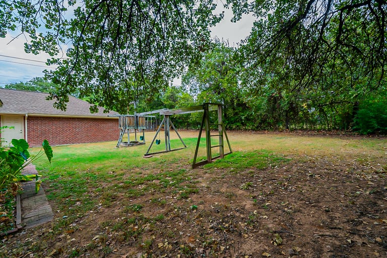Photo 35 of 36 - 7924 Londonderry Dr, North Richland Hills, TX 76182