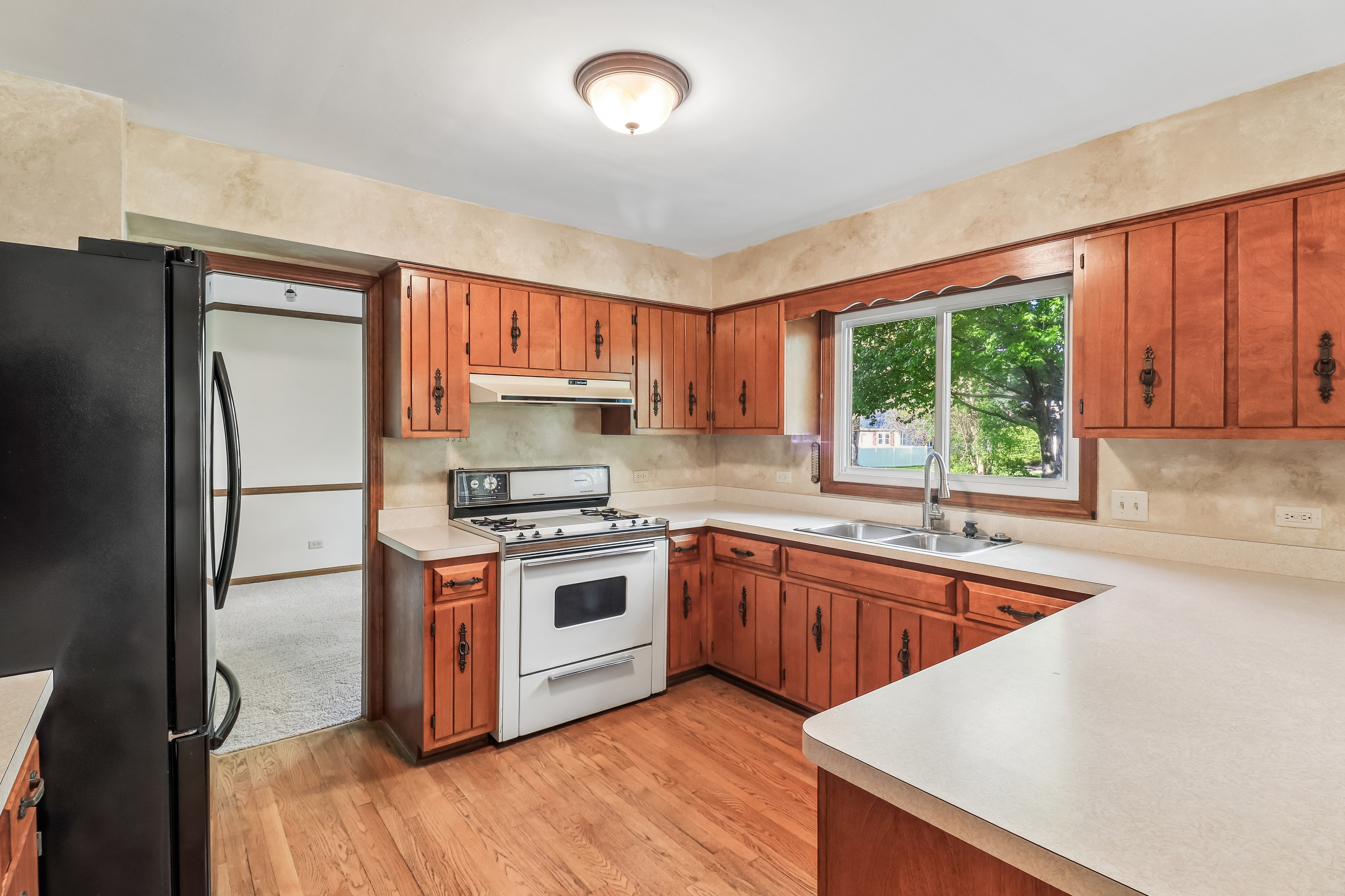 Photo 18 of 41 of 733 Buttonwood Cir, Naperville, IL