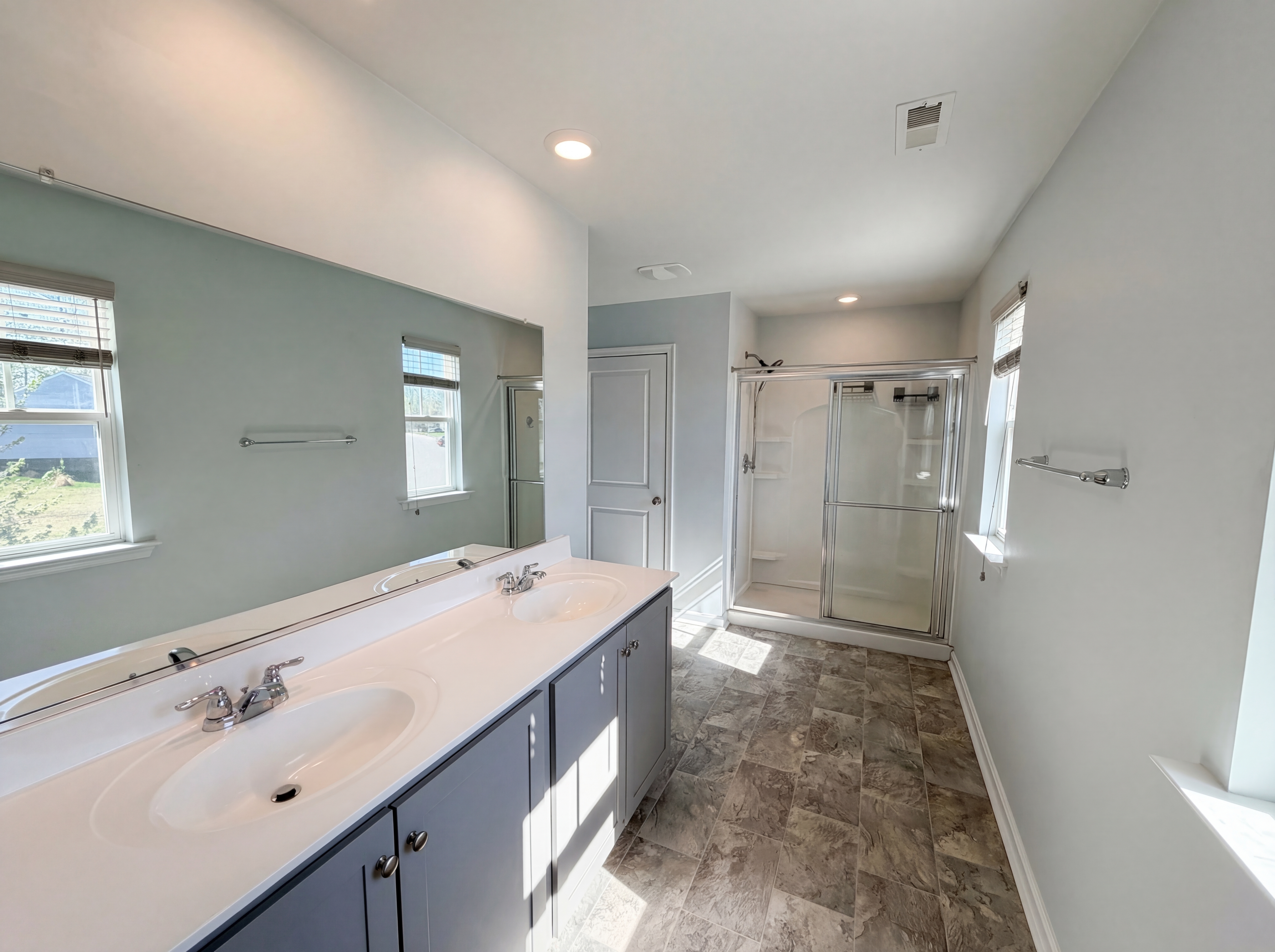 Photo 13 of 22 of 6454 Faulkner Dr, North Chesterfield, VA