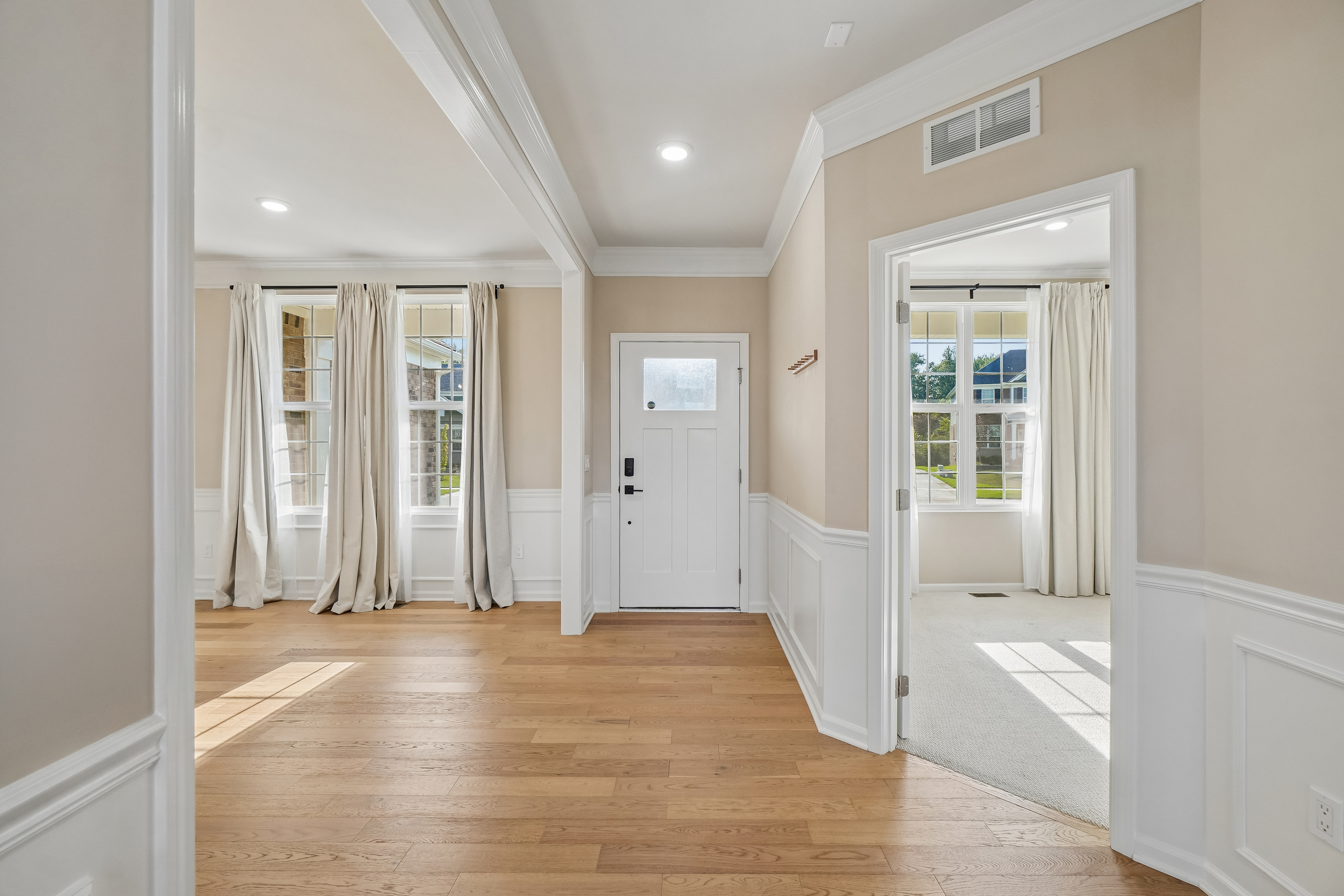 Photo 10 of 61 of 20942 Torbay Dr, Northville, MI