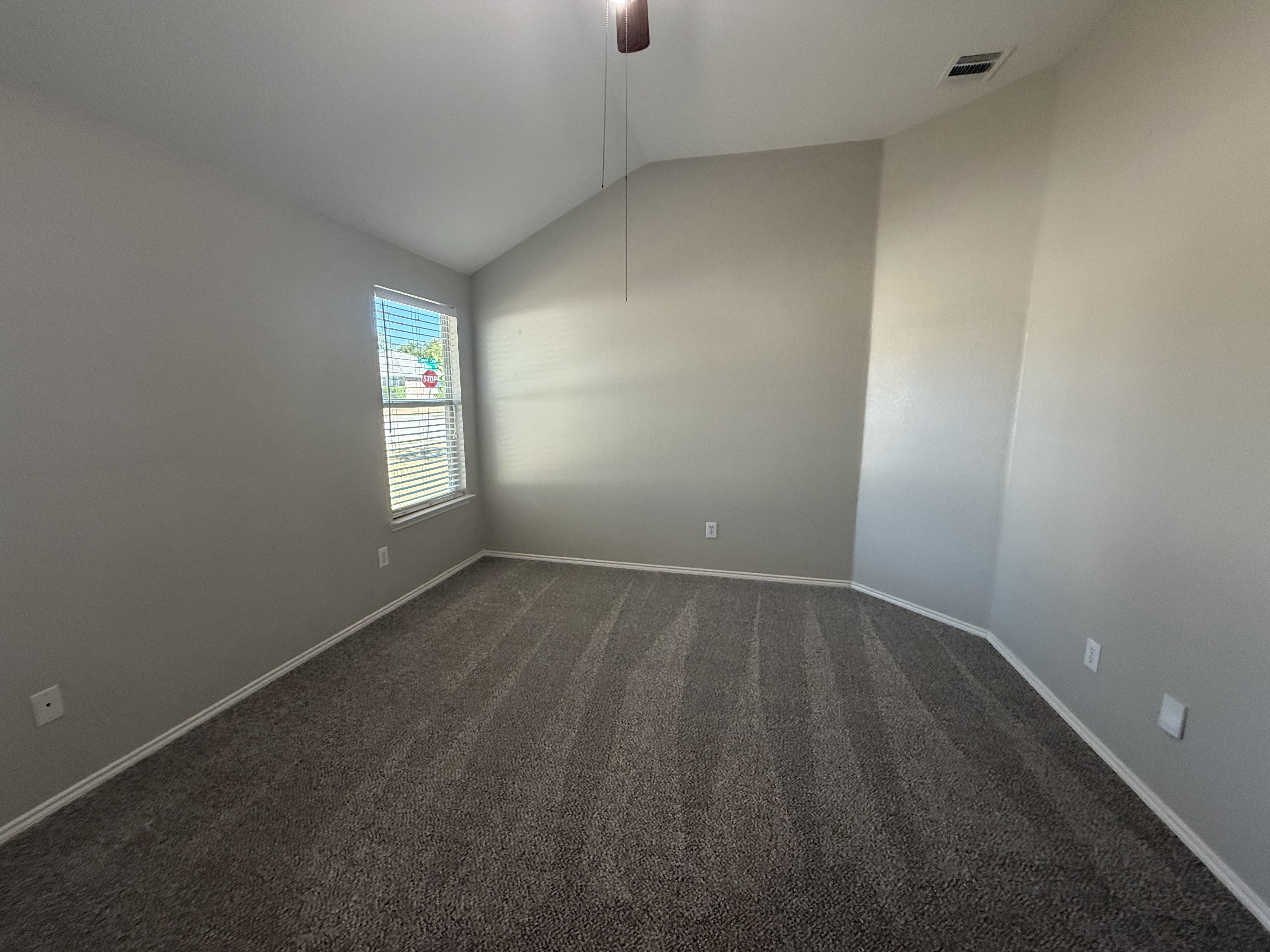Photo 4 of 28 of 809 Canyon Cove Dr, Burleson, TX