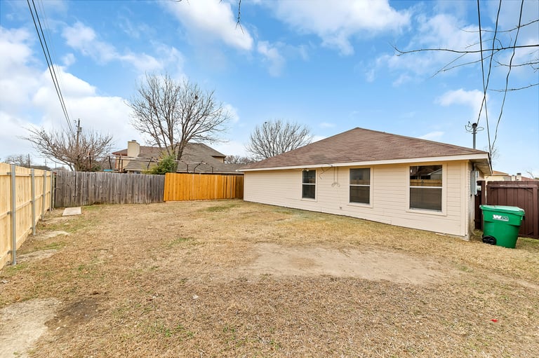 Photo 25 of 26 - 905 Sharp Dr, Cedar Hill, TX 75104