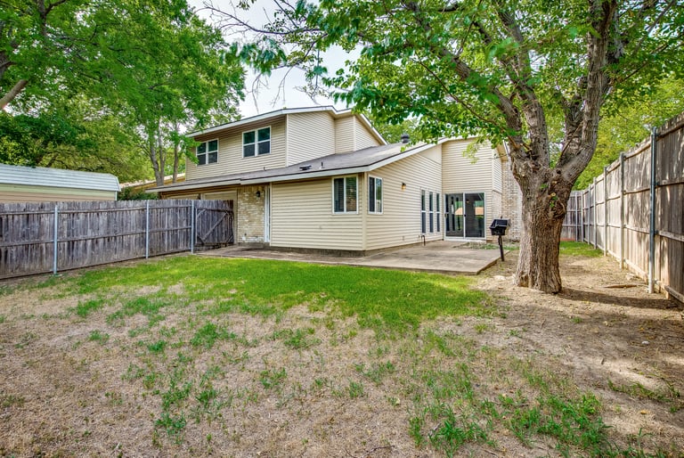 Photo 5 of 26 - 1826 Caldwell Dr, Garland, TX 75041
