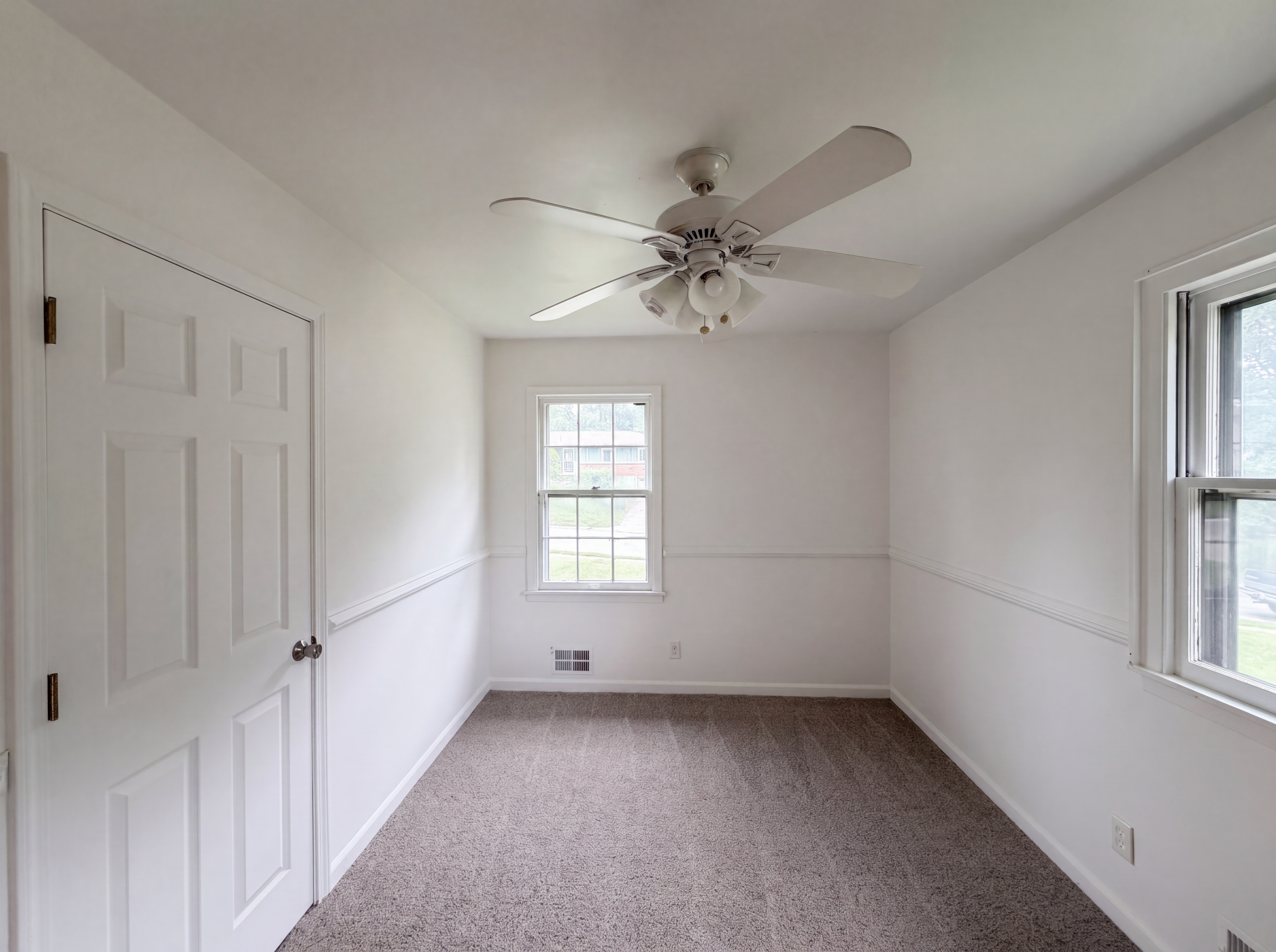 Photo 8 of 18 of 3107 NE 65th Ter, Kansas City, MO