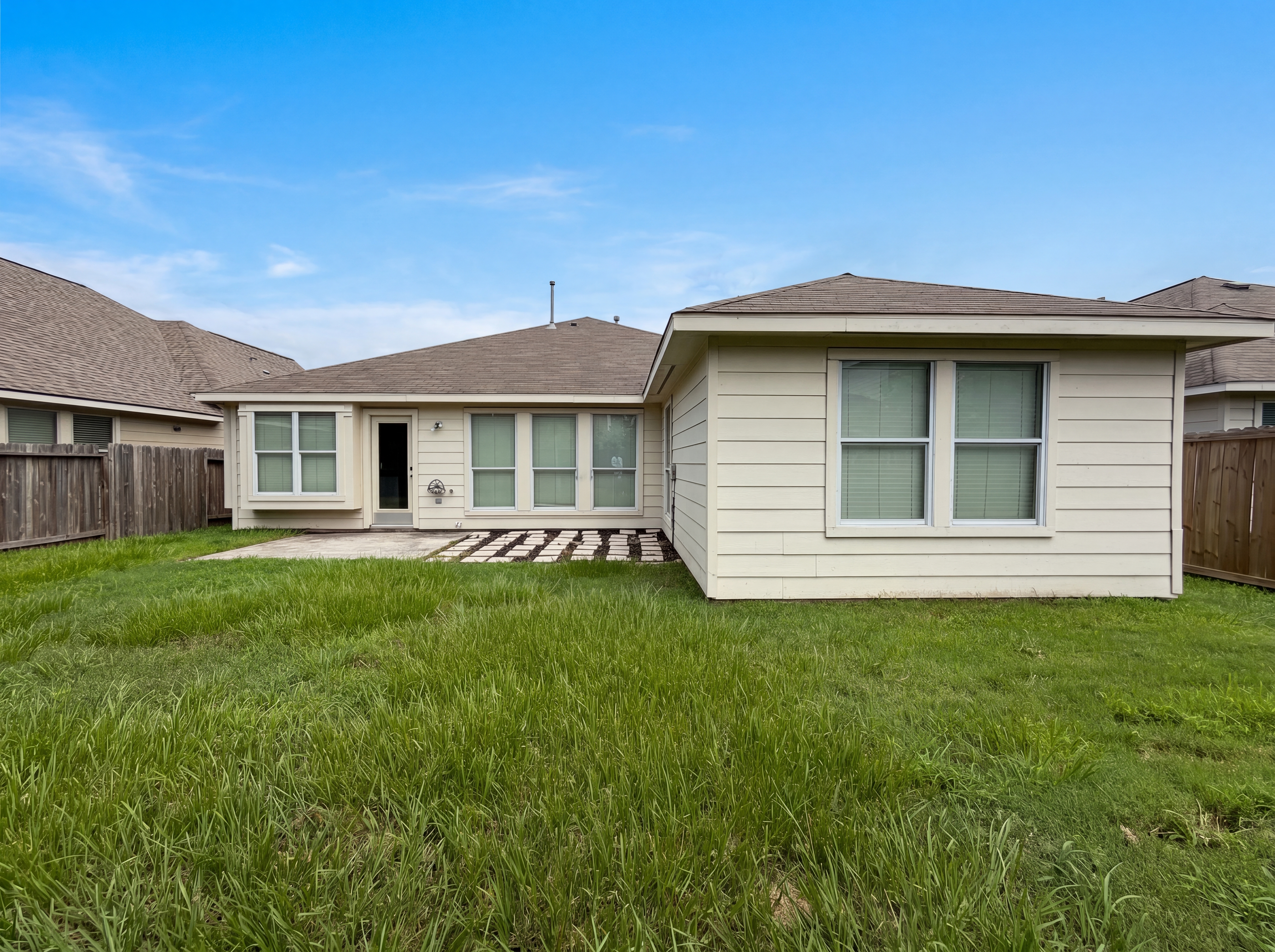 Photo 5 of 20 of 6843 Tammany Manor Ln, Spring, TX
