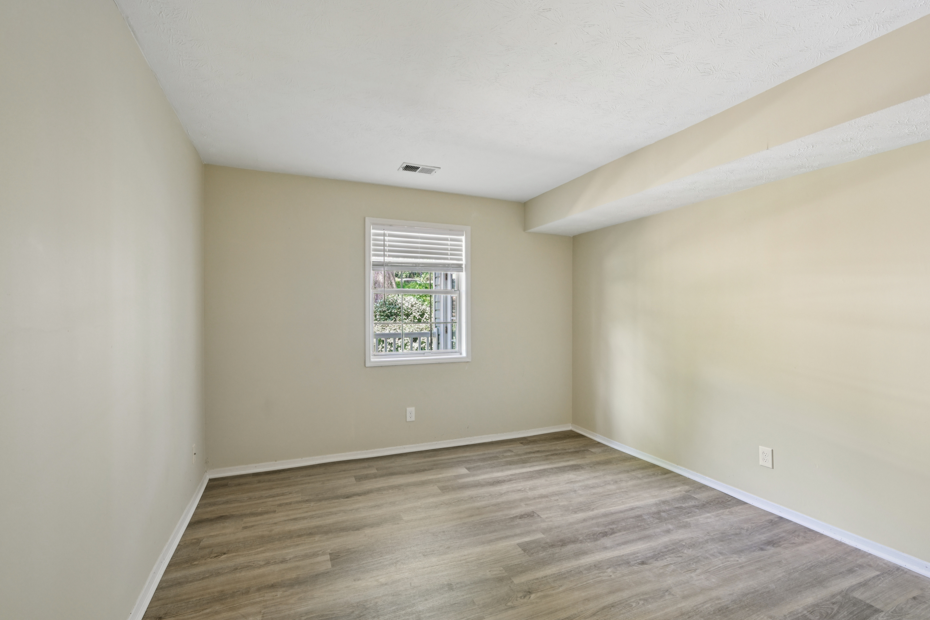 Photo 13 of 22 of 2725 Saint Augustine Trl SE, Marietta, GA