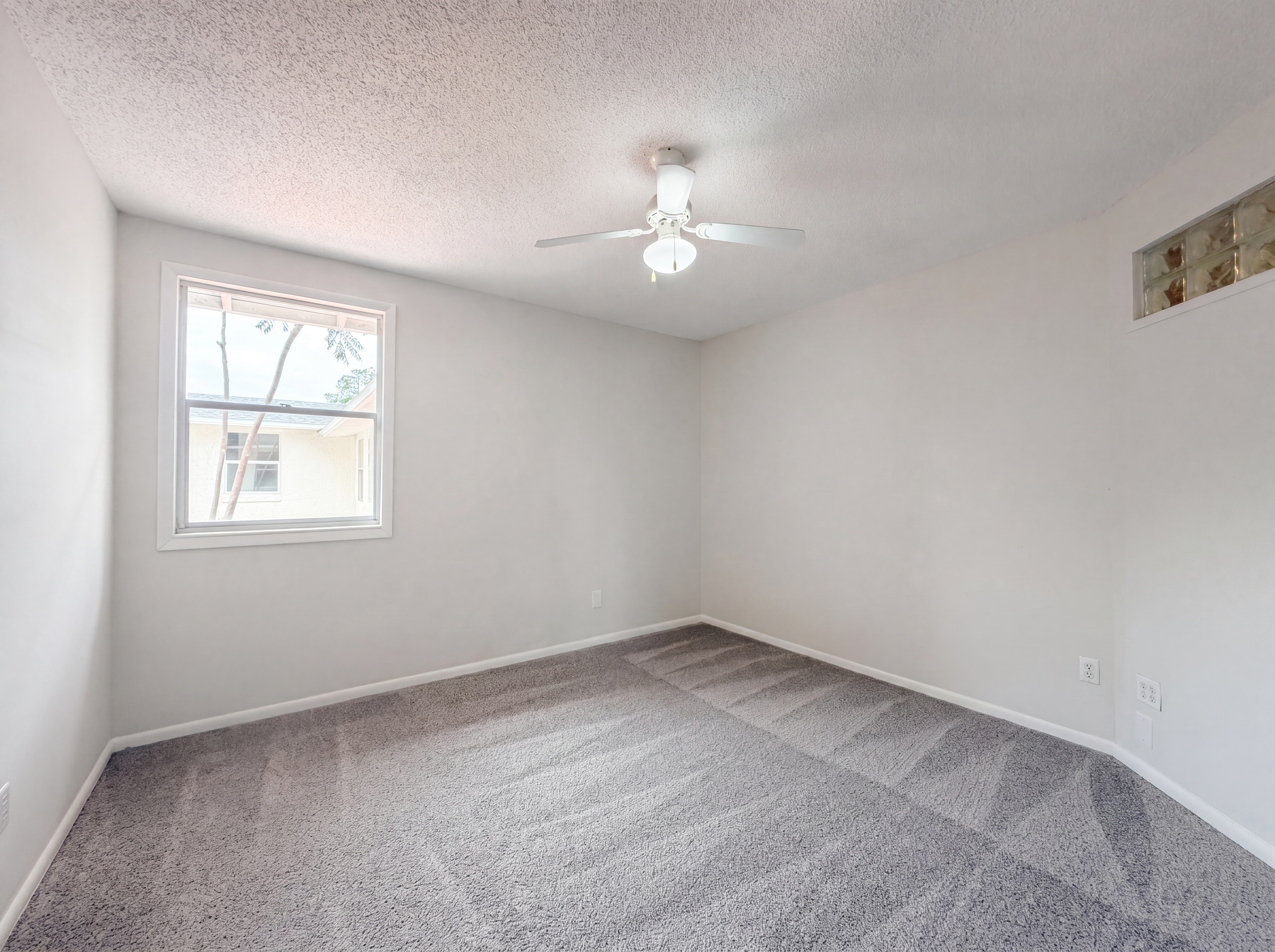 Photo 16 of 29 of 4412 Travelers Rd, Jacksonville, FL