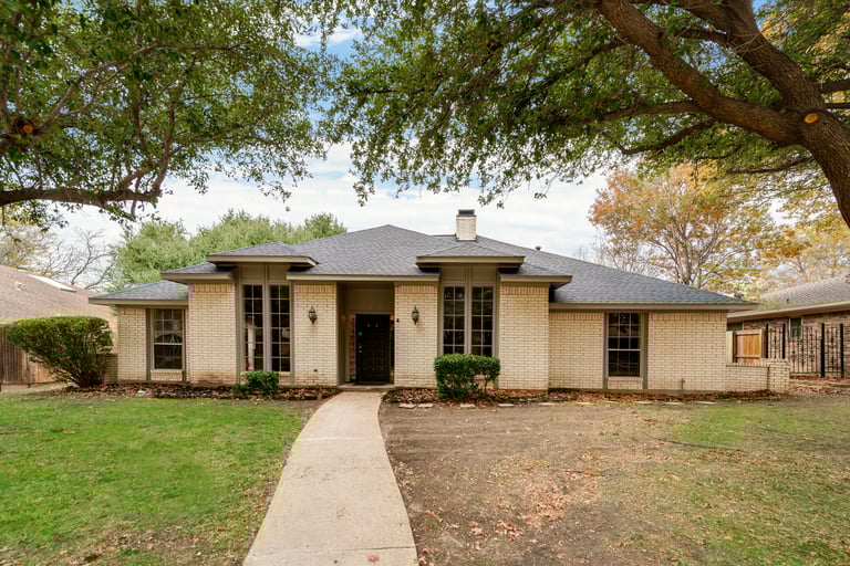 Photo 1 of 31 - 2533 Indian Hills Dr, Plano, TX 75075