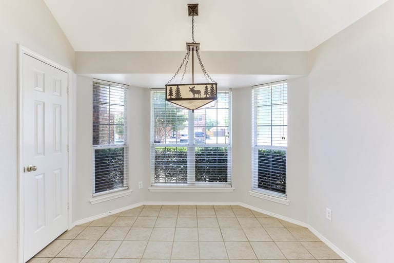 Photo 3 of 25 - 305 Millford Rd, Roanoke, TX 76262