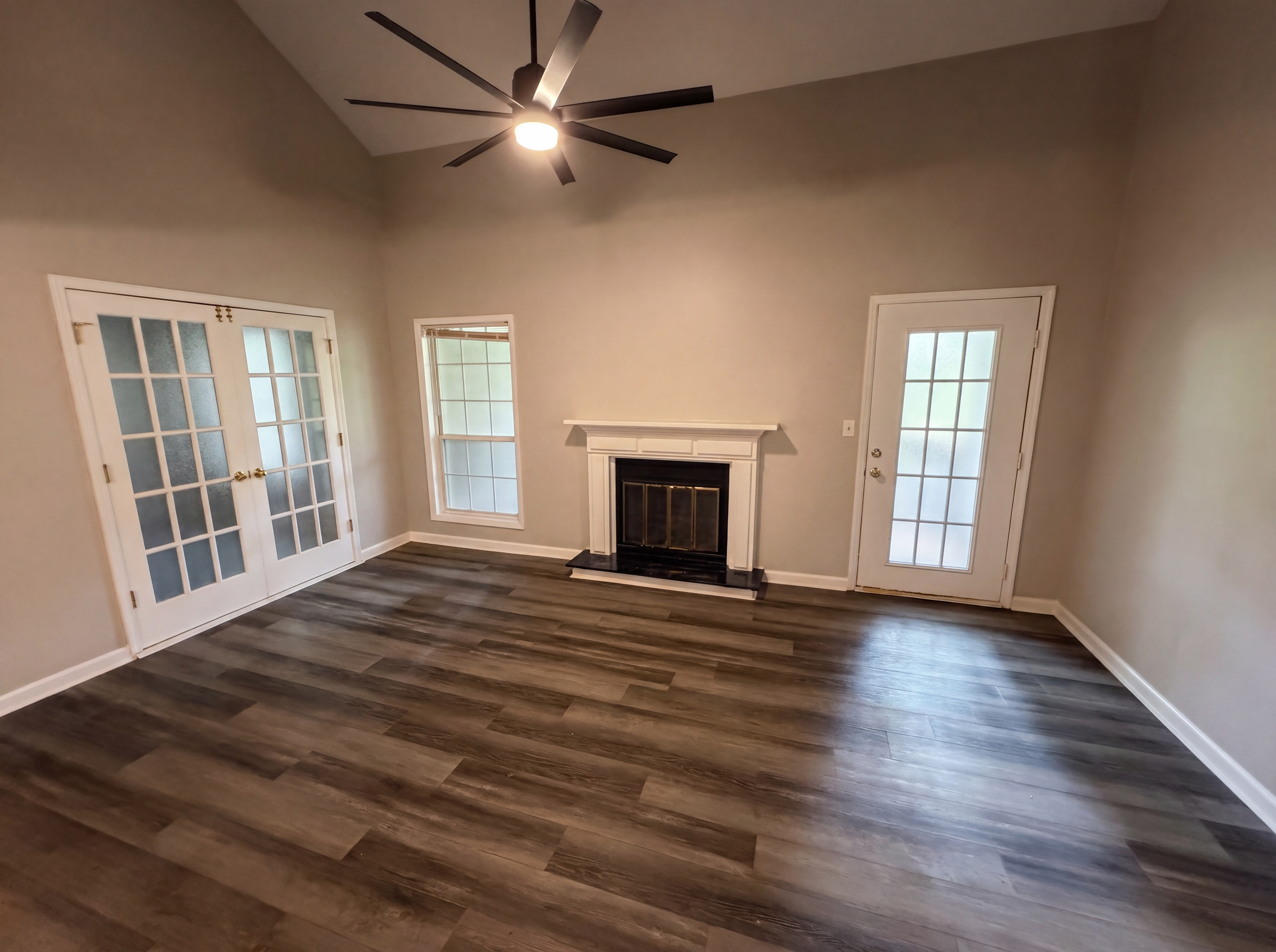 Photo 3 of 34 of 4491 Pineridge Cir, Atlanta, GA