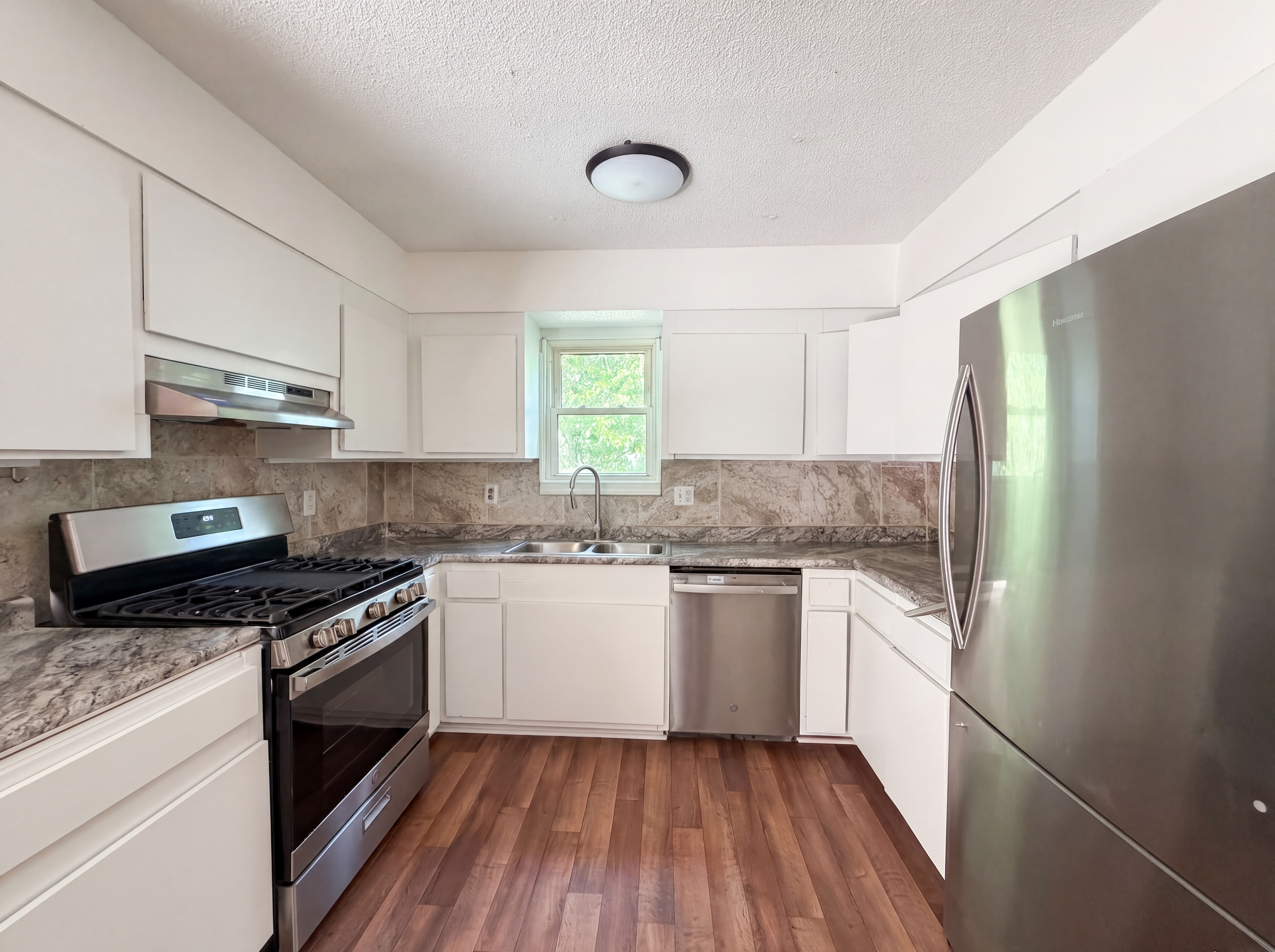 Photo 6 of 19 of 2808 NE 39th St, Kansas City, MO