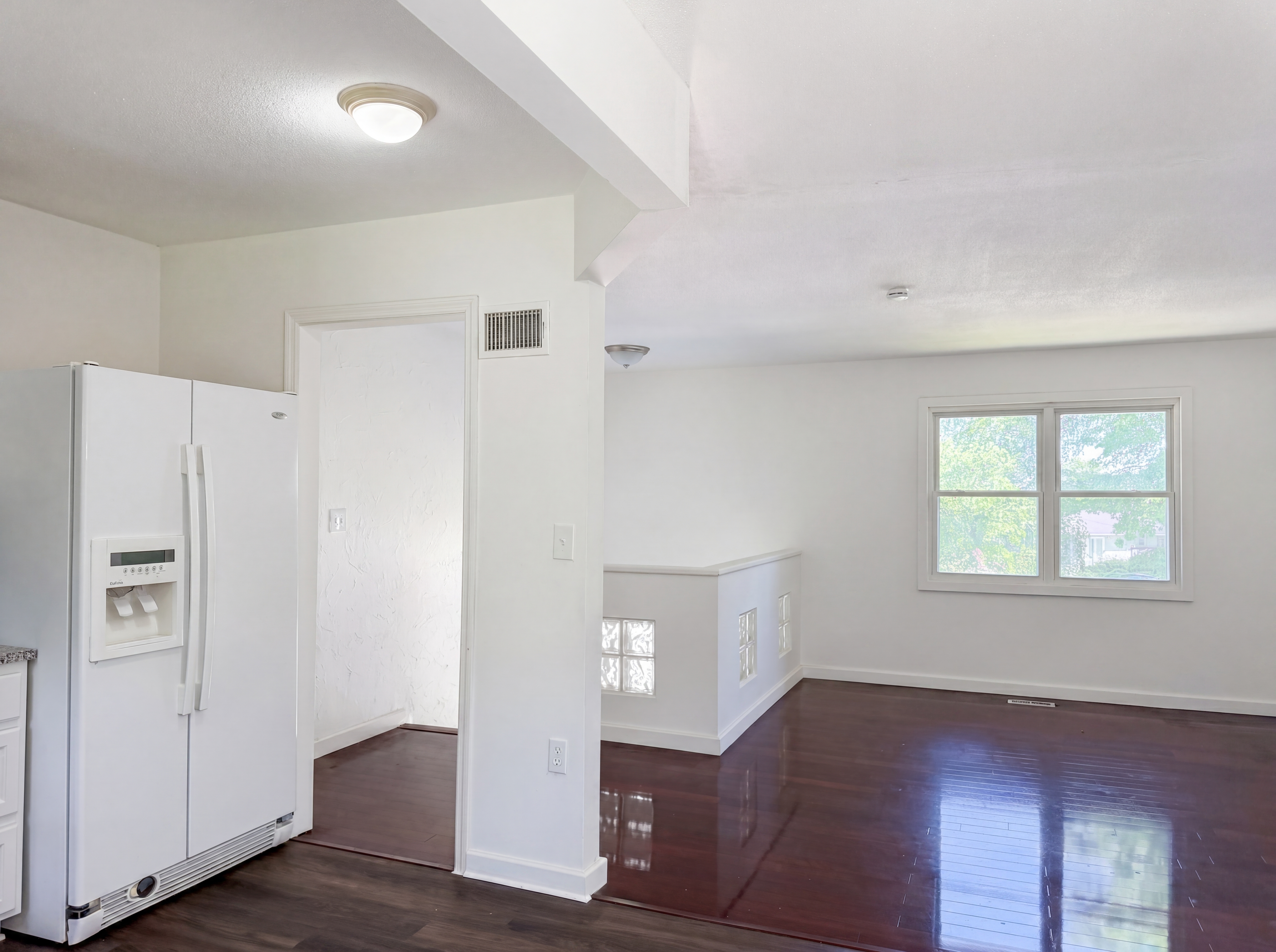 Photo 3 of 18 of 16517 E 35th Street Ct, Independence, MO