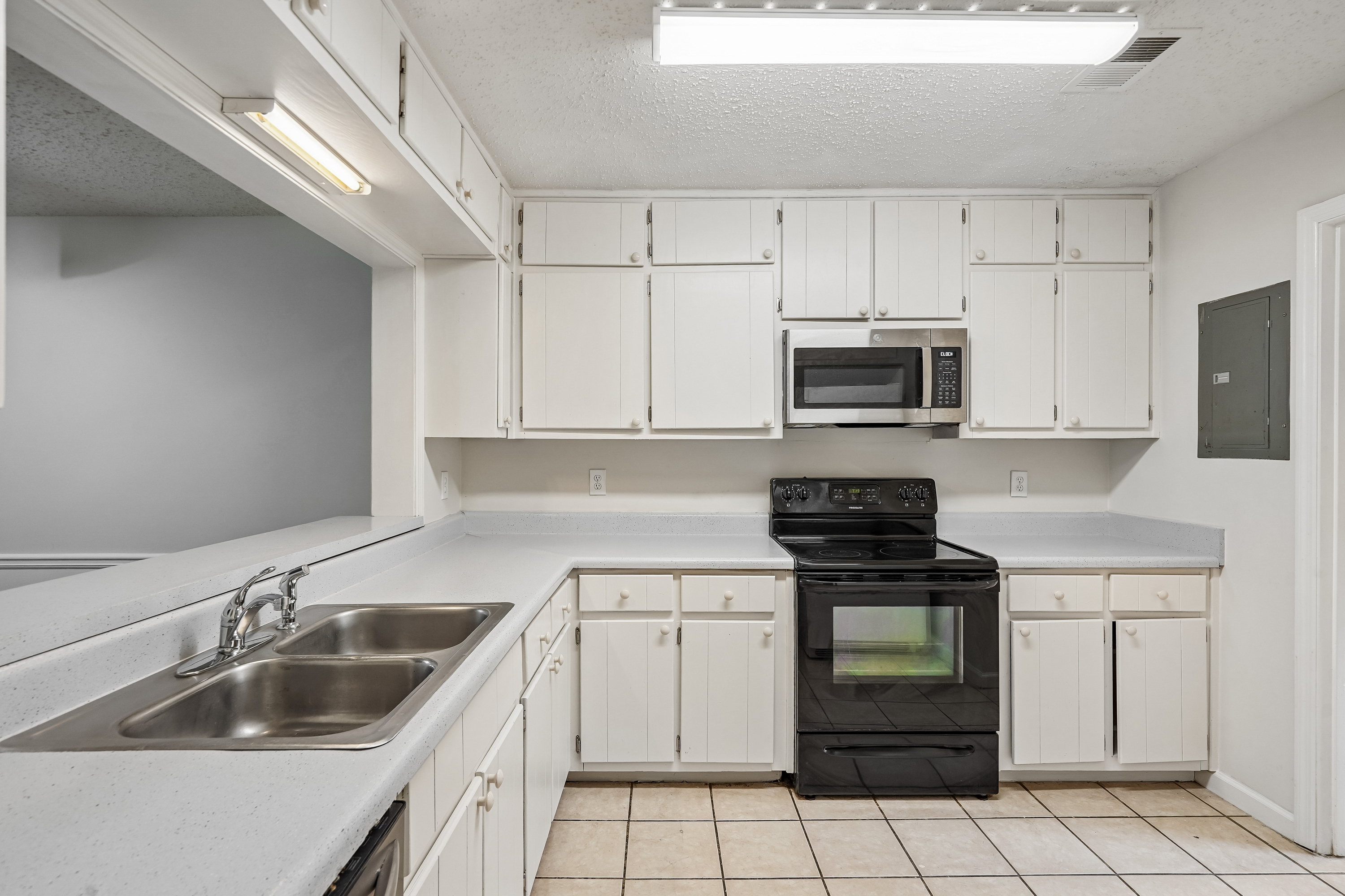 Photo 19 of 46 of 5997 Wintergreen Rd, Norcross, GA