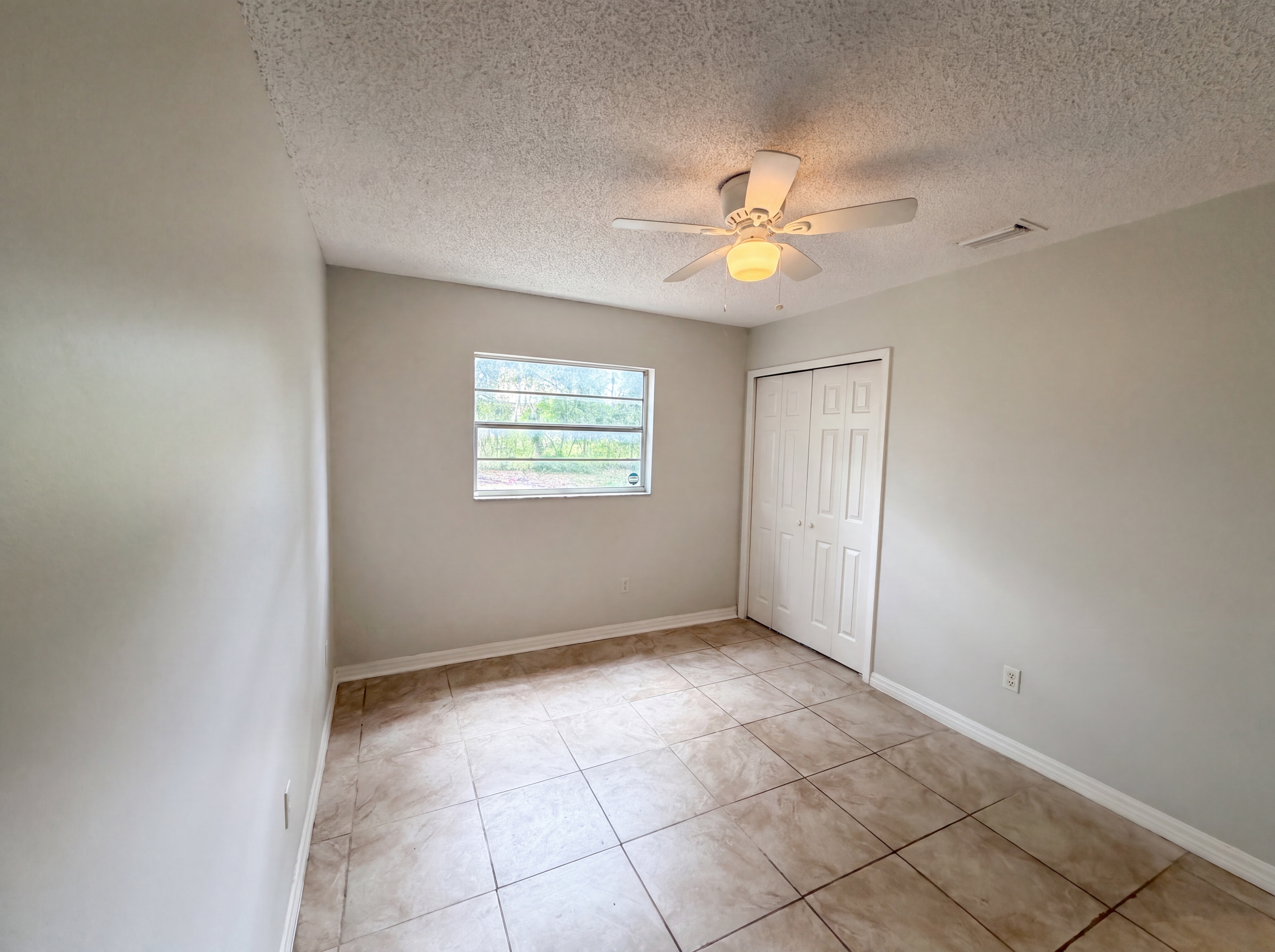 Photo 4 of 22 of 4730 Carmel St, Orlando, FL
