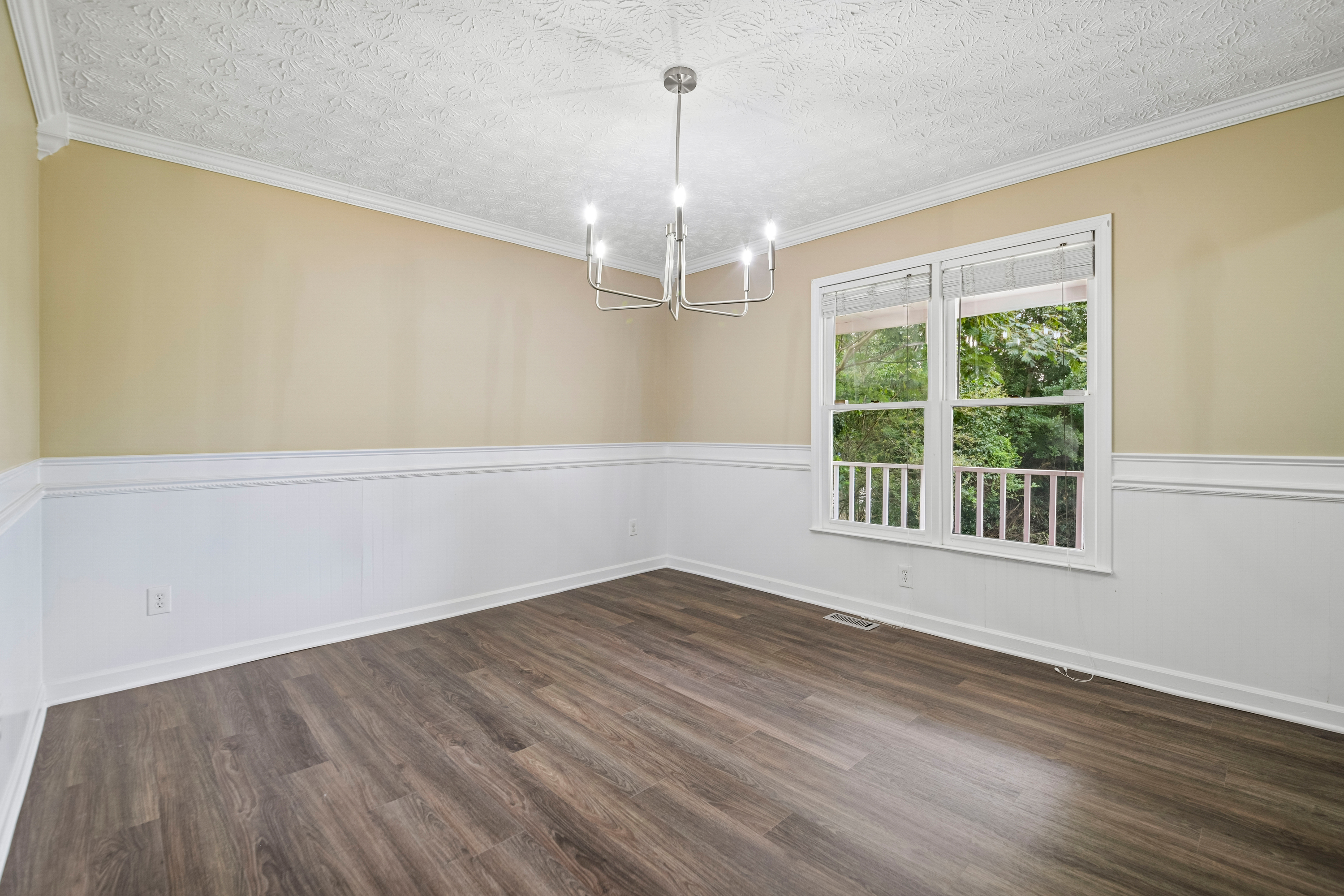 Photo 3 of 34 of 2321 Murdock Rd, Marietta, GA