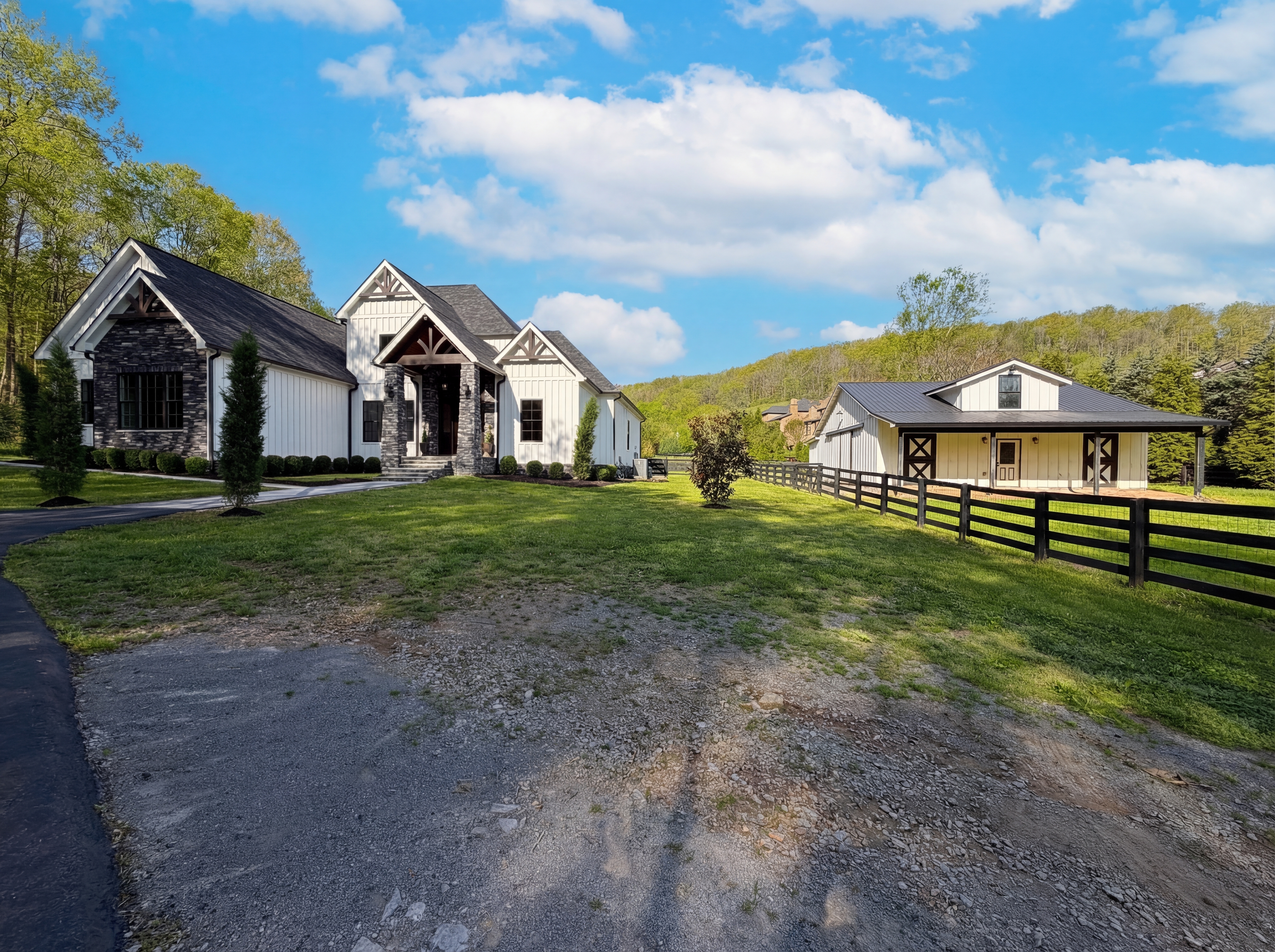 Photo 9 of 54 of 4450 Savage Pointe Dr, Franklin, TN