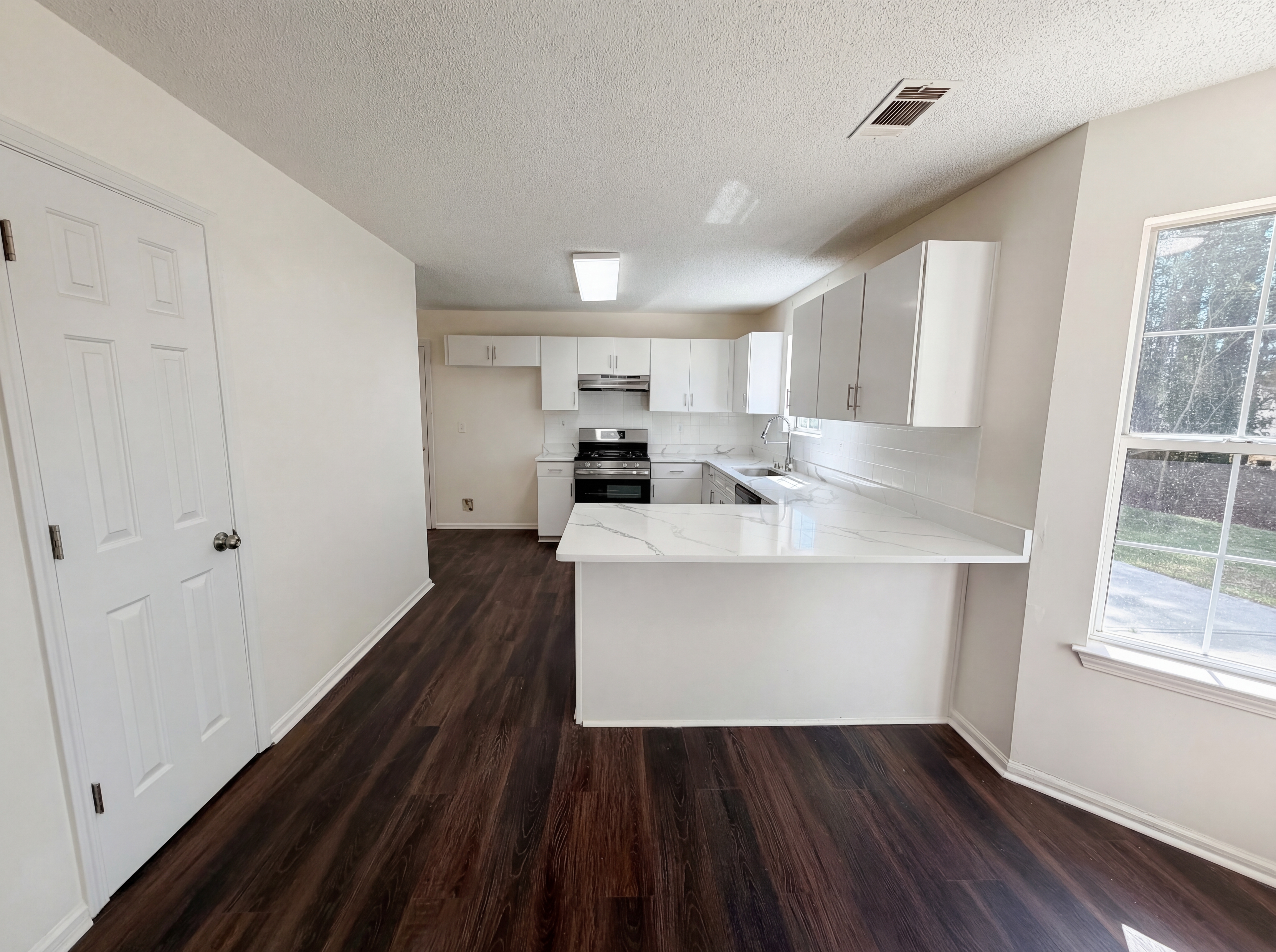 Photo 2 of 23 of 2214 Rambling Way, Lithonia, GA