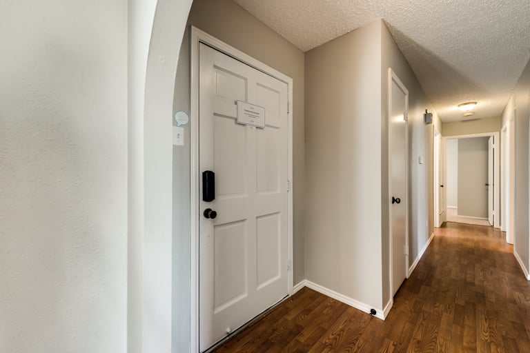 Photo 9 of 27 - 1029 Delores Dr, Garland, TX 75040