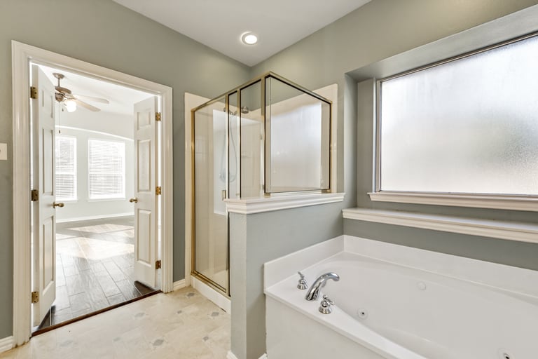 Photo 14 of 29 - 2911 Lochwood Cir, Corinth, TX 76208