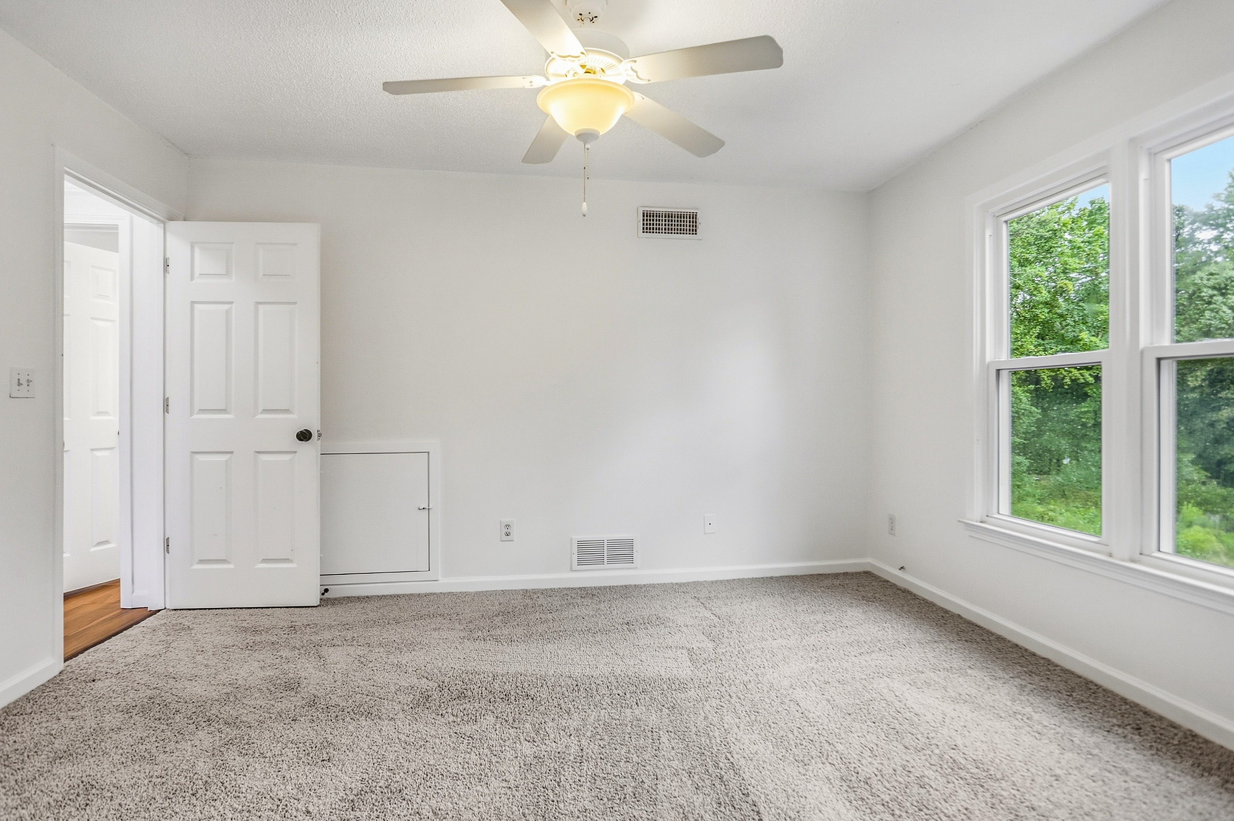 Photo 19 of 40 of 1025 Crown Corners Dr, McDonough, GA