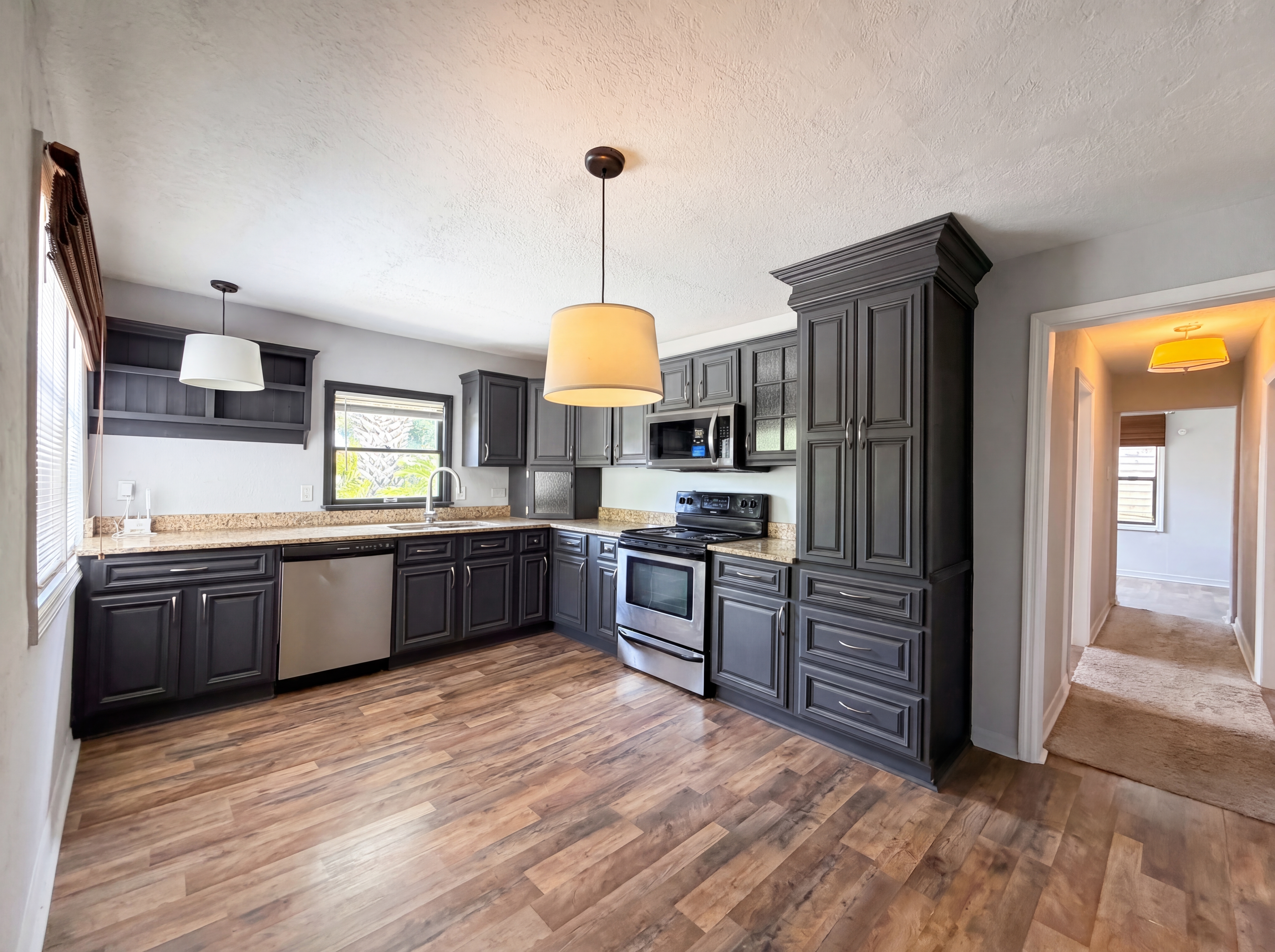 Photo 2 of 22 of 2228 N Orange Ave, Sarasota, FL