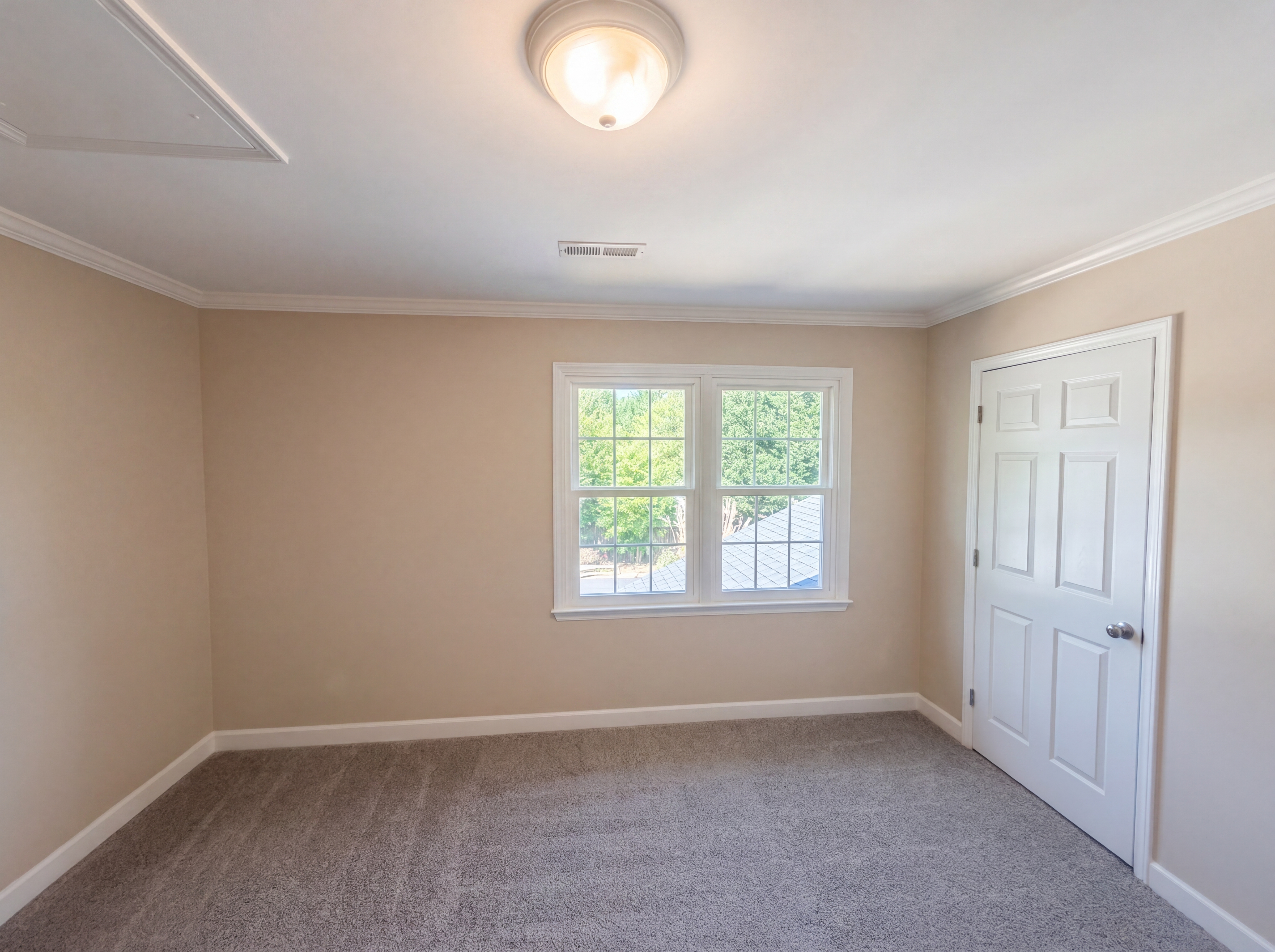 Photo 17 of 38 of 5210 Flintrock Ct, Greensboro, NC