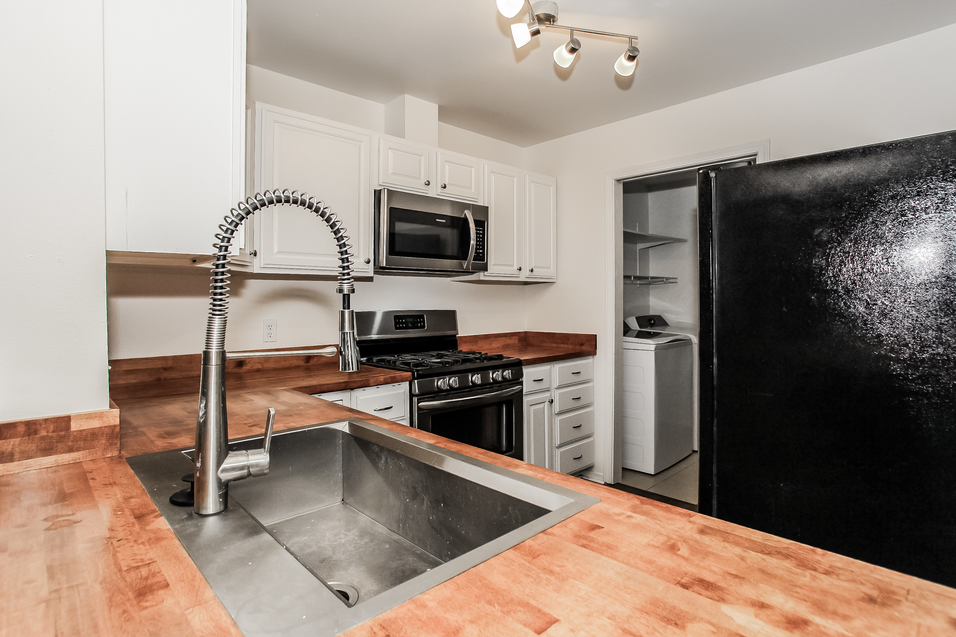 Photo 4 of 21 of 3311 New Hope Cir, Bremerton, WA