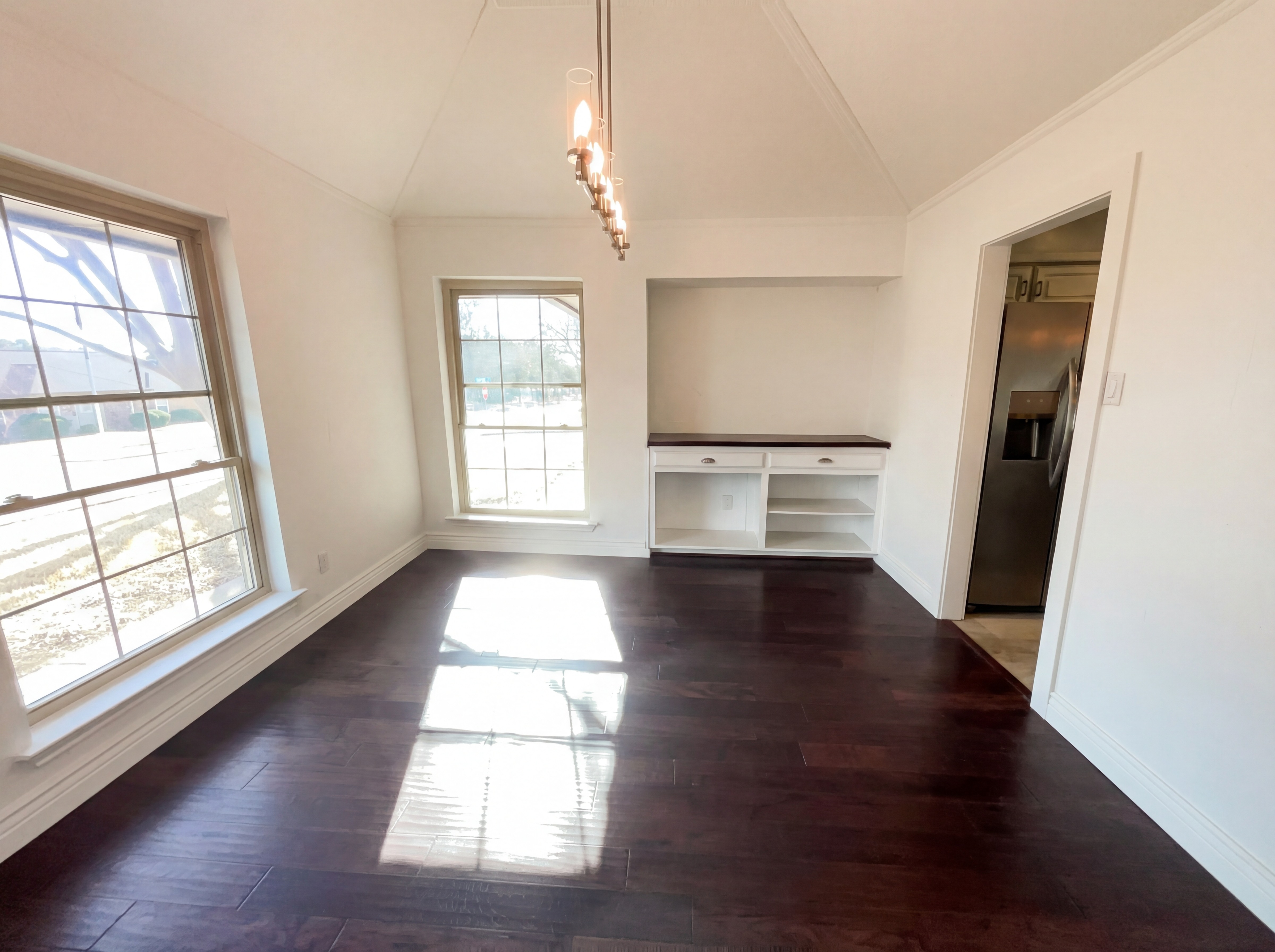 Photo 8 of 19 of 401 Kenshire Dr, Benbrook, TX