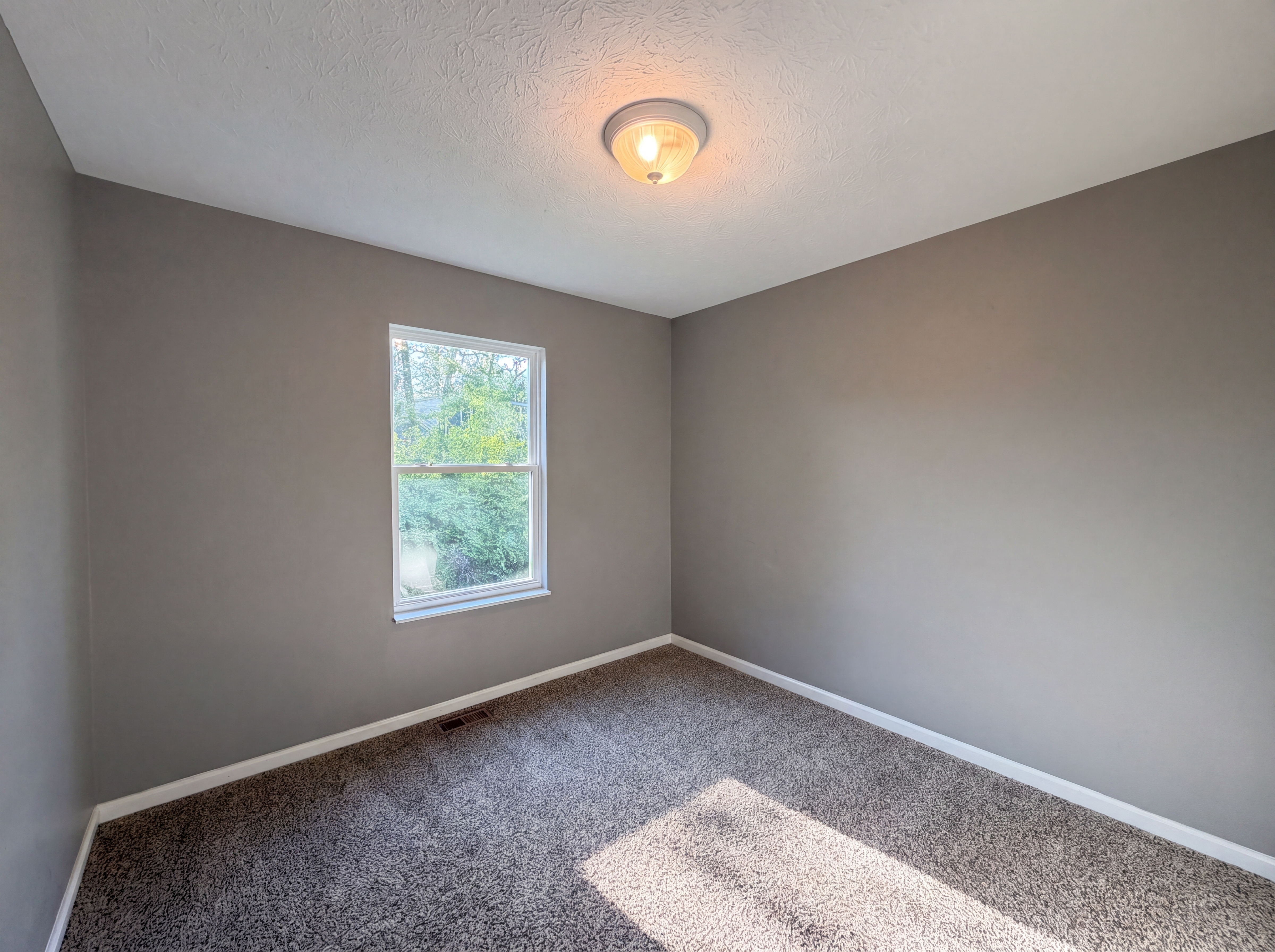 Photo 12 of 18 of 233 White Lick Dr, Indianapolis, IN