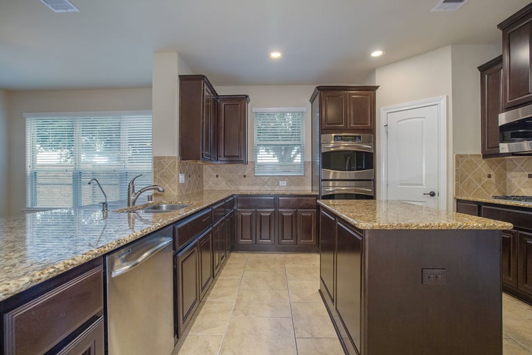 Photo 4 of 17 - 10906 Lombardia Ct, Richmond, TX 77406