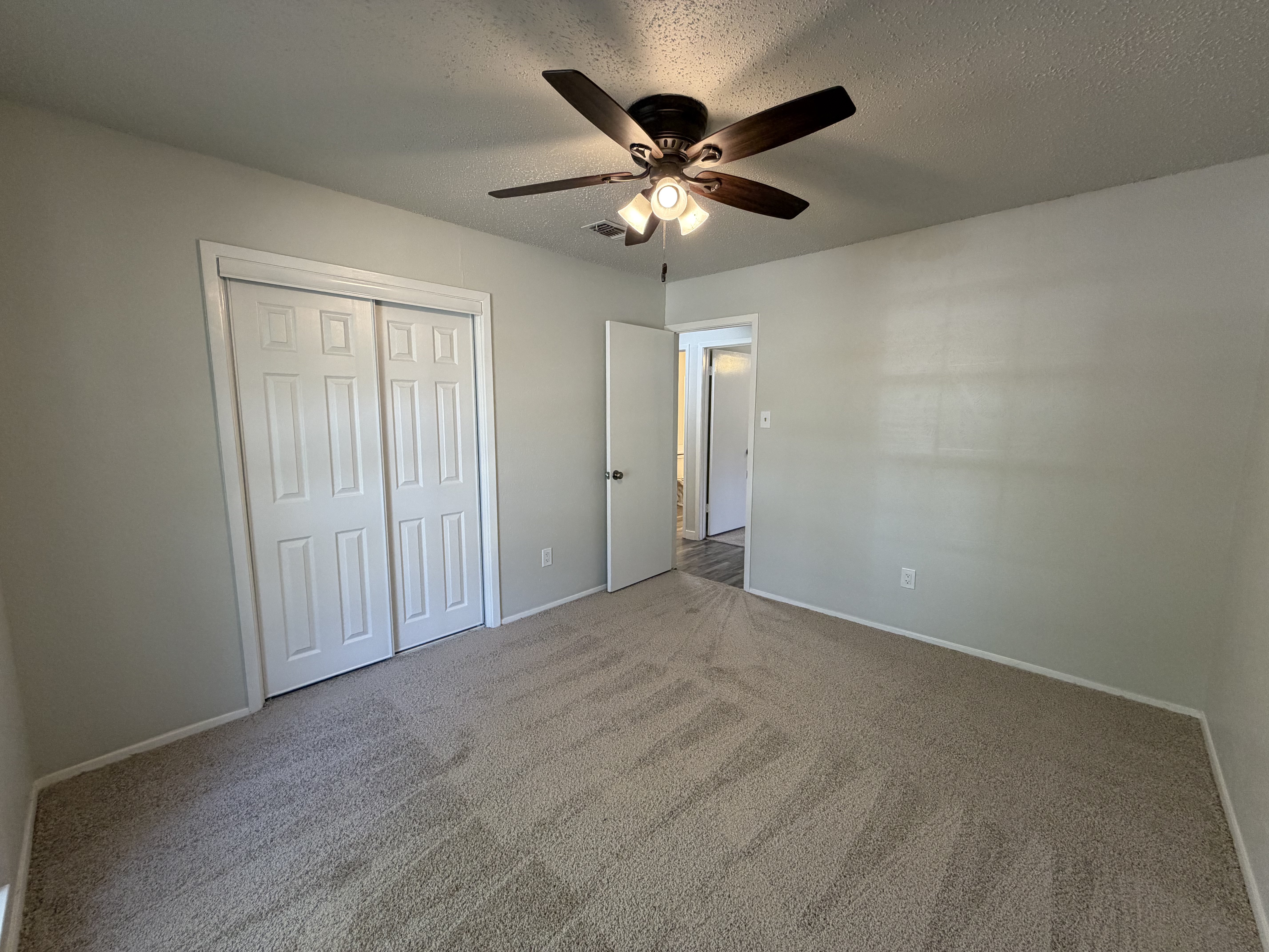 Photo 14 of 24 of 6601 Oaklawn Dr, Watauga, TX