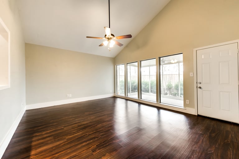 Photo 2 of 27 - 1325 Watersedge Dr, Plano, TX 75093