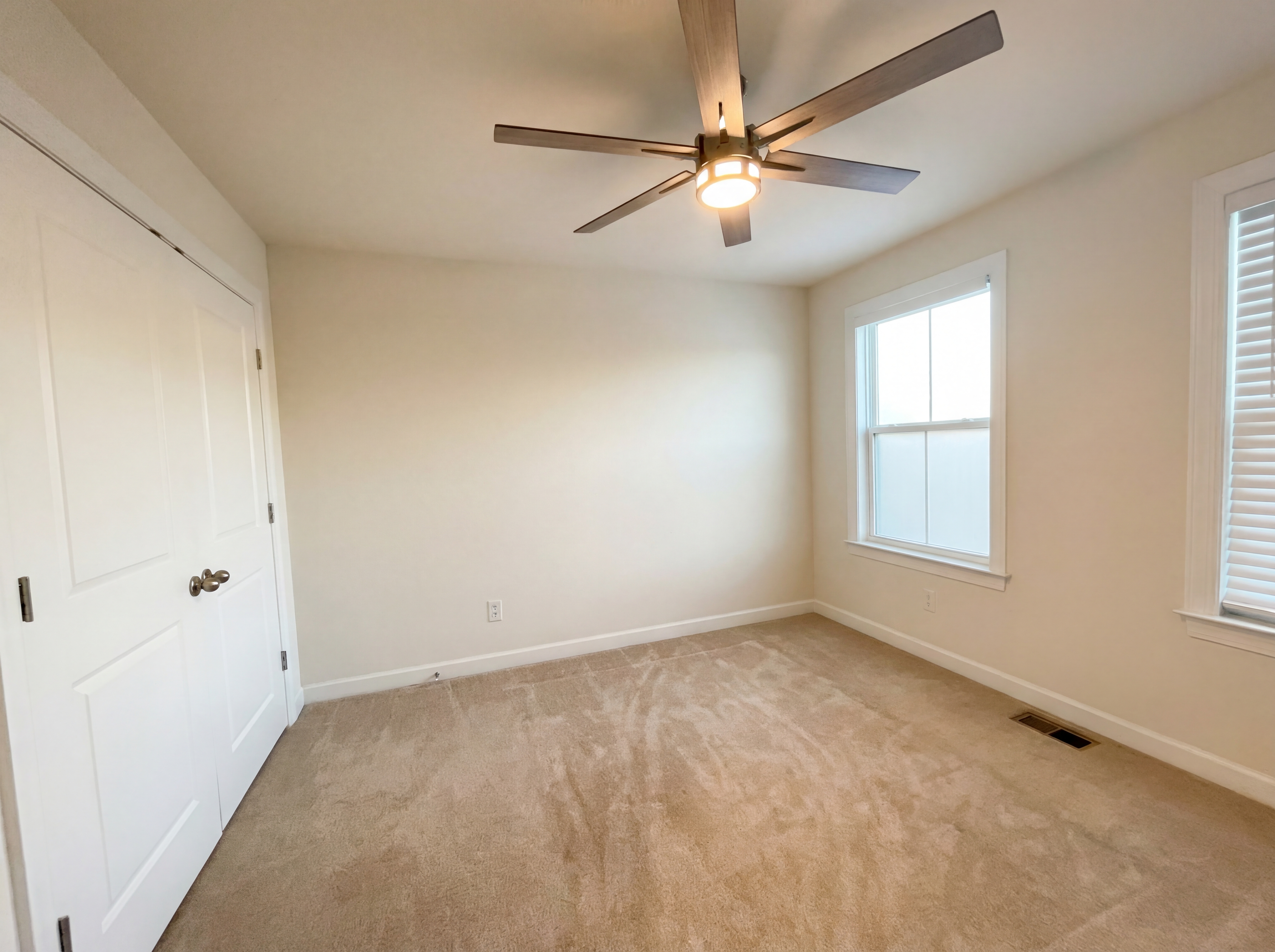 Photo 16 of 42 of 8124 Bock Farm Pl, Alexandria, VA