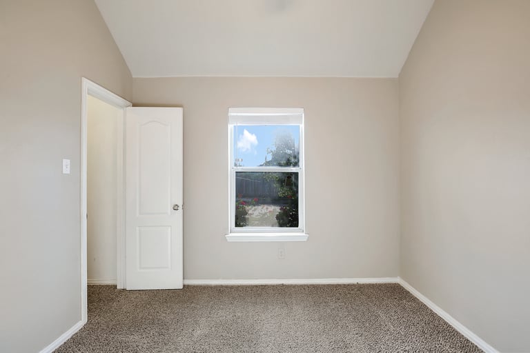 Photo 19 of 26 - 9029 River Falls Dr, Fort Worth, TX 76118