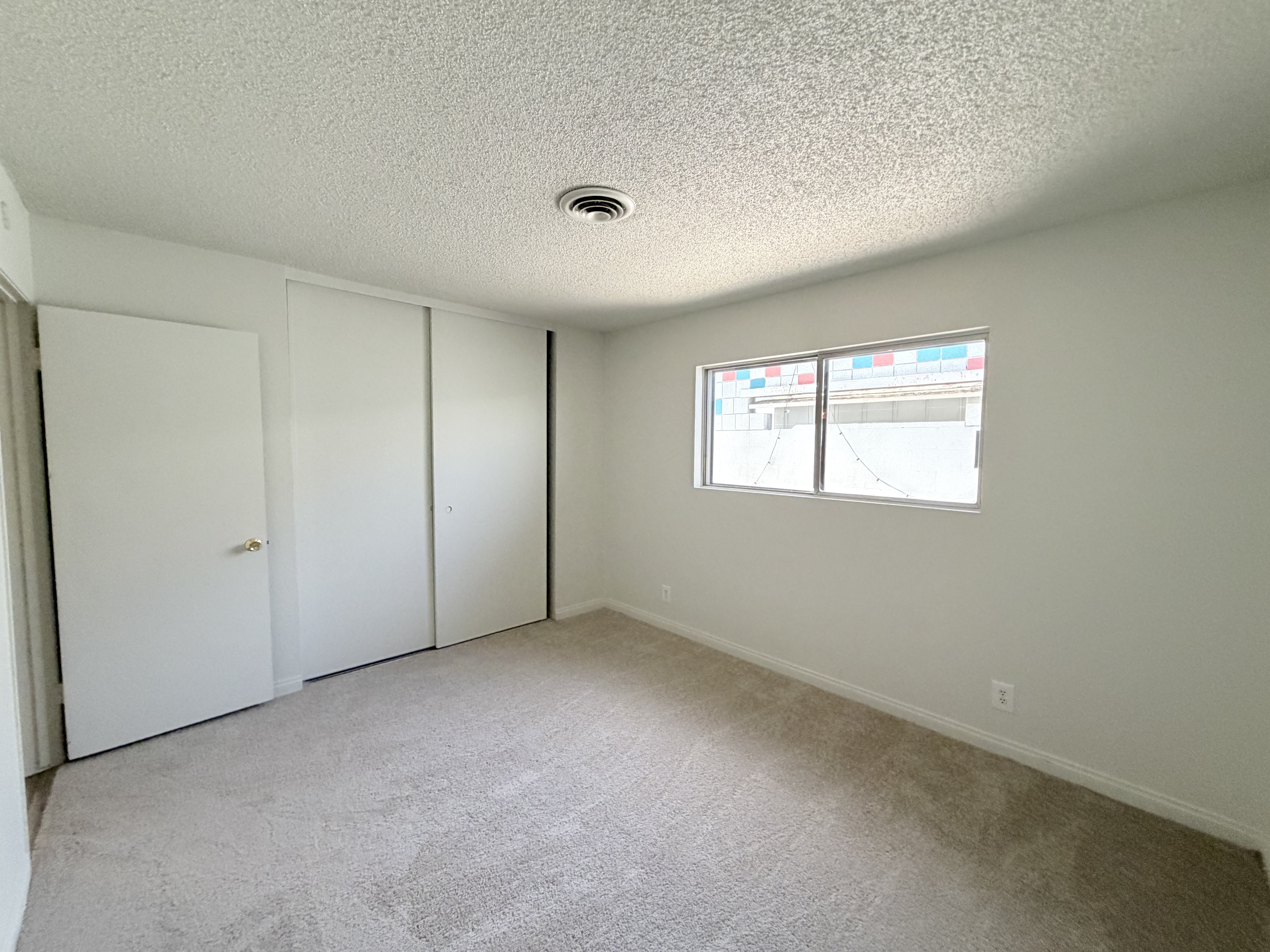 Photo 13 of 42 of 1483 Pawnee Dr, Las Vegas, NV