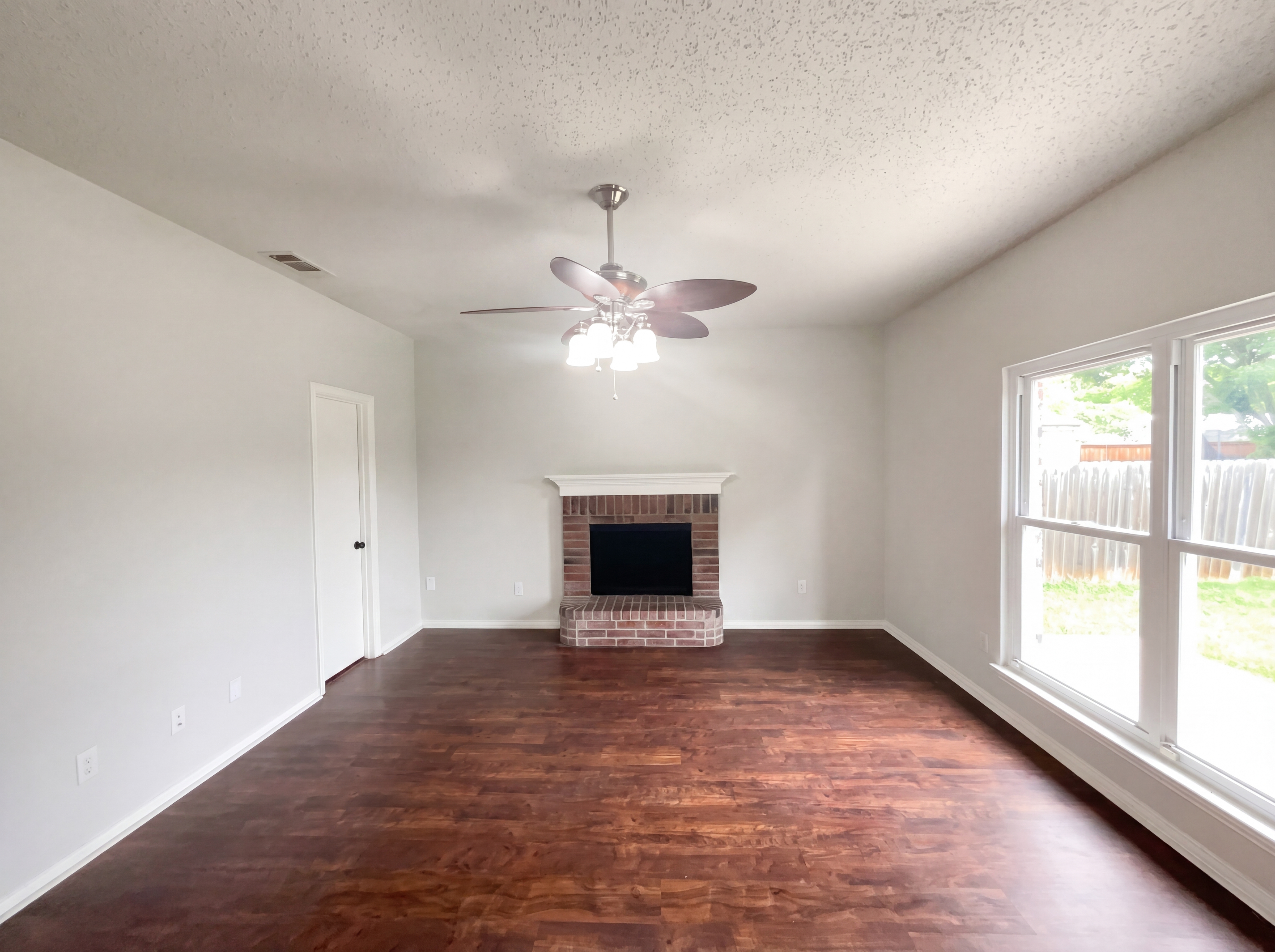 Photo 3 of 19 of 1405 Turtle Cove Dr, Little Elm, TX