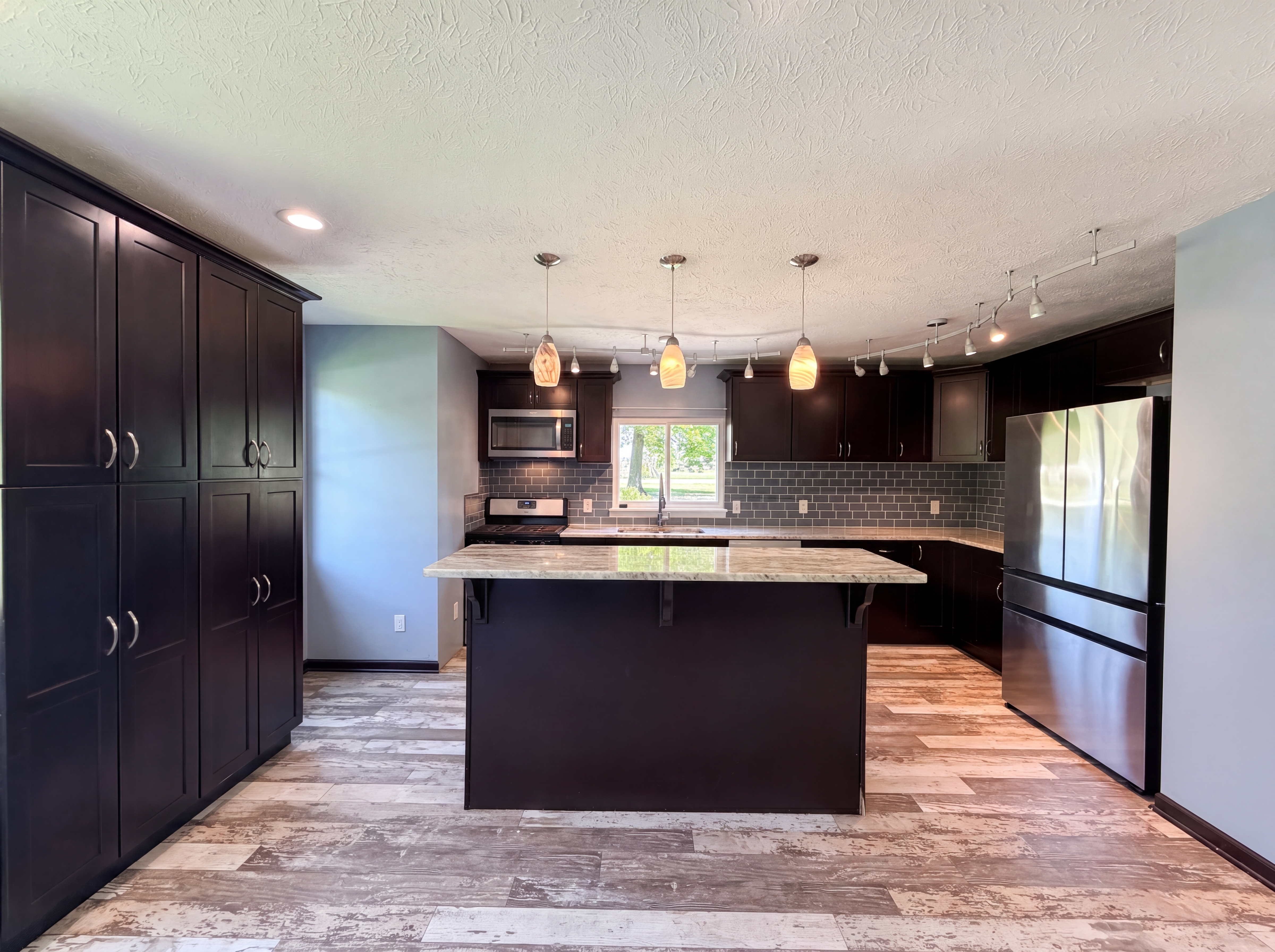Photo 7 of 31 of 23691 Redfern Rd, Columbia Station, OH
