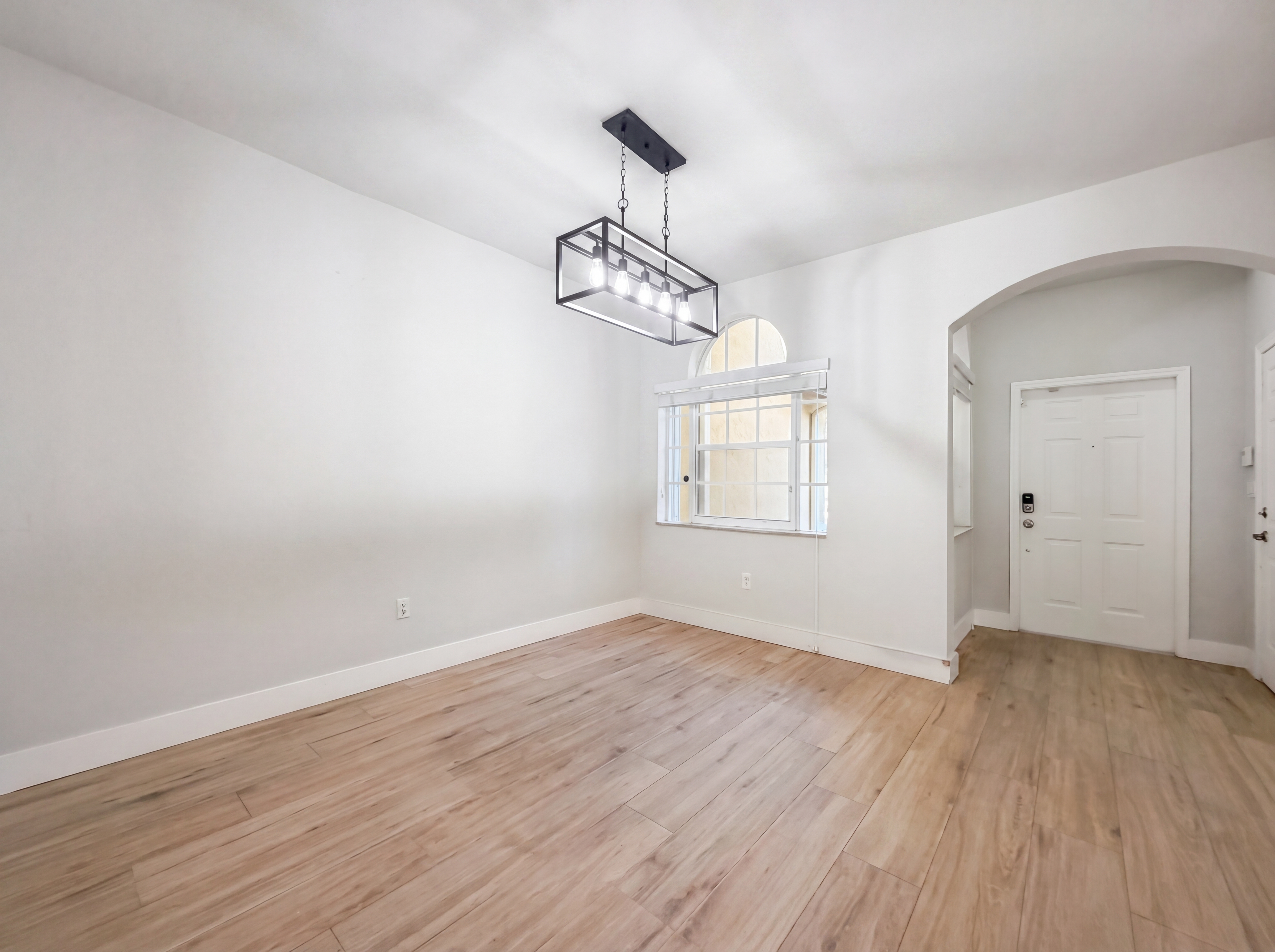 Photo 7 of 24 of 5037 SW 140th Ter, Miramar, FL