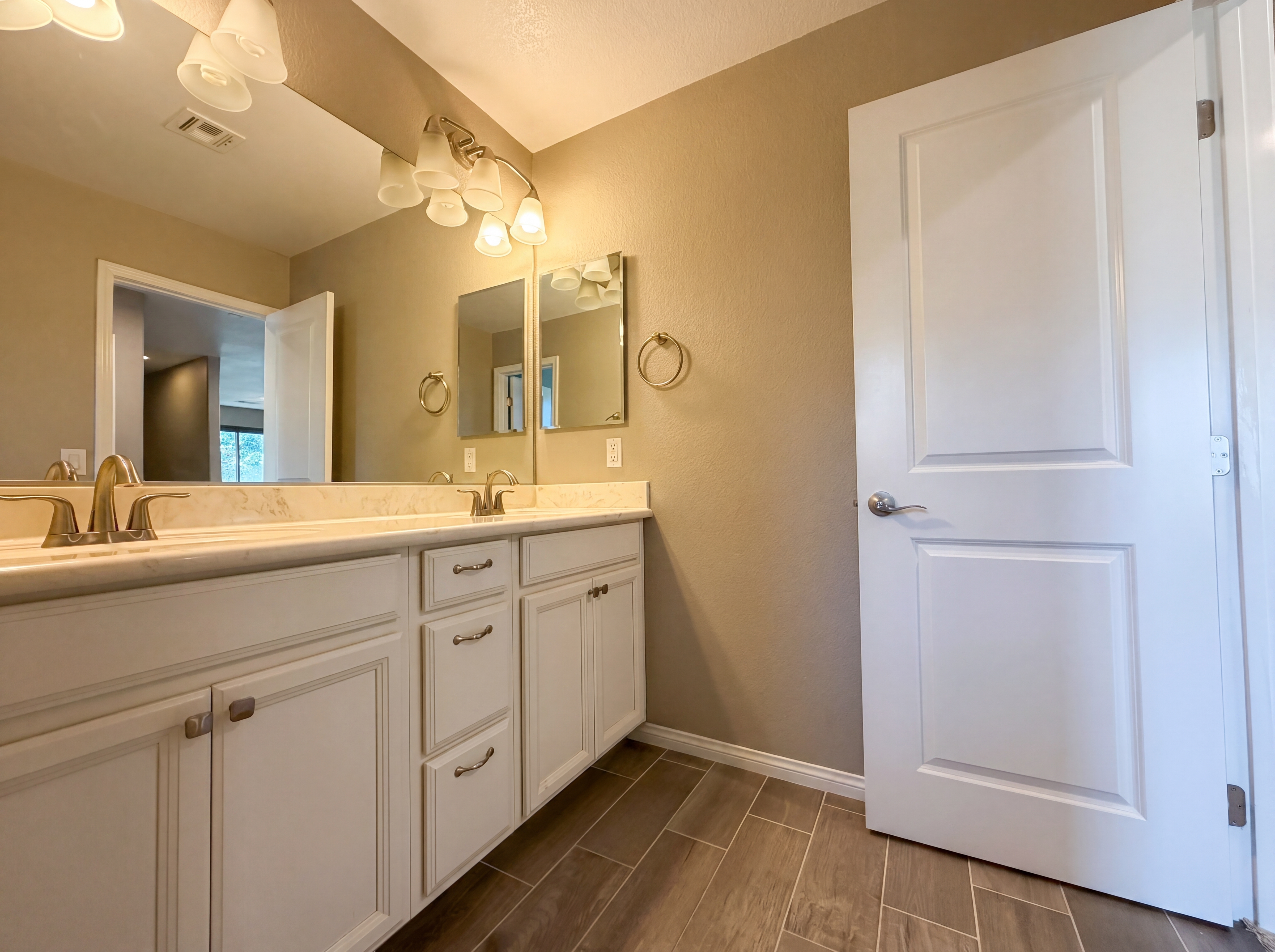 Photo 17 of 21 of 6586 Dolian Creek St, Las Vegas, NV