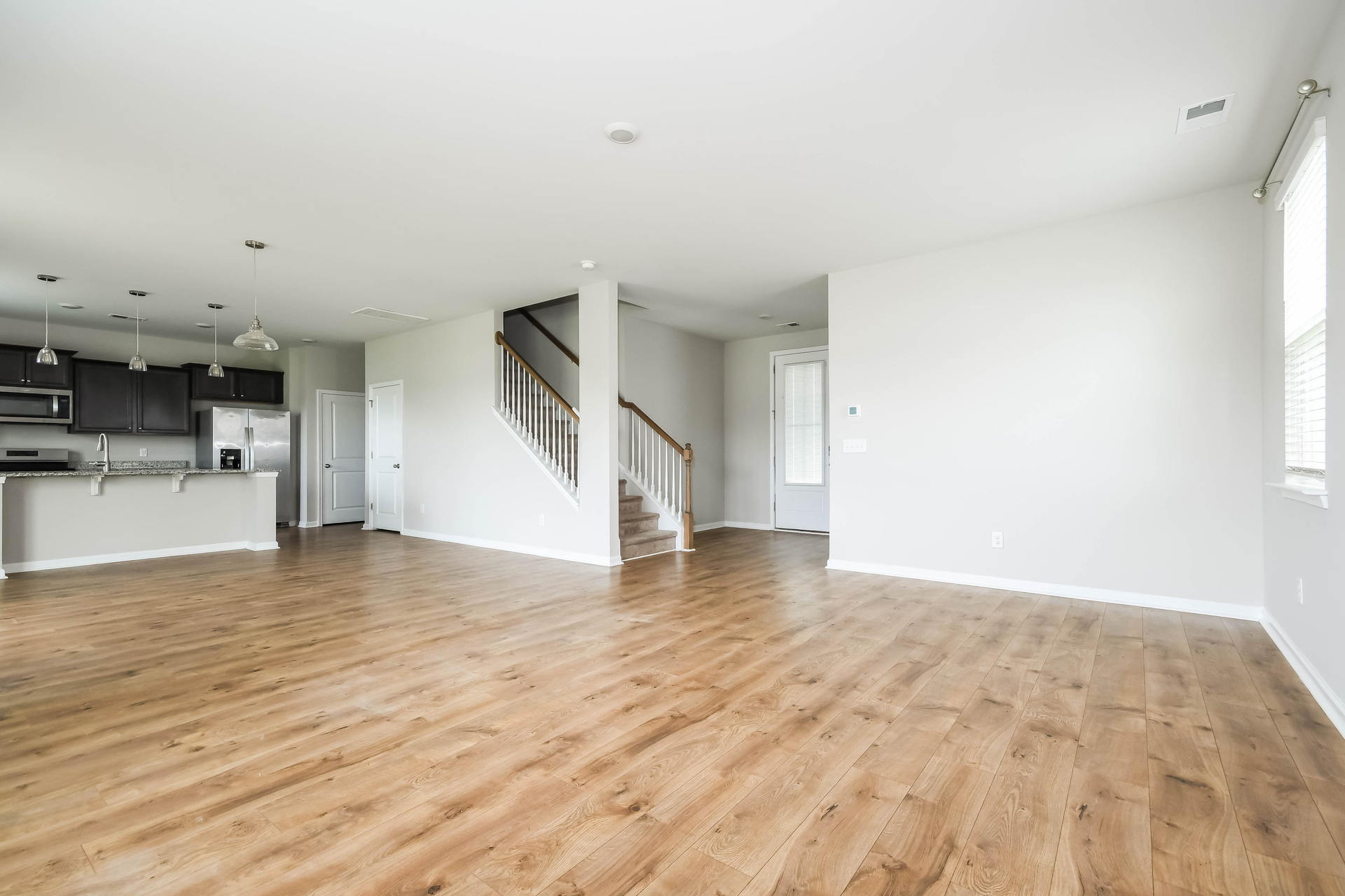 Photo 3 of 18 of 402 Bering Ln, Summerville, SC